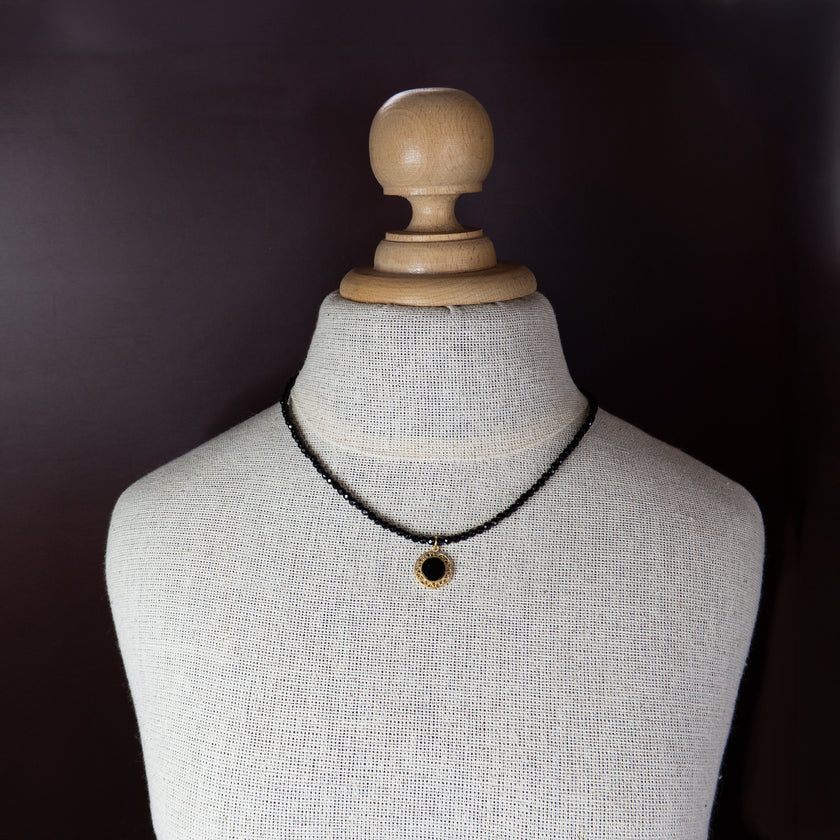 Necklace with onyx pendant
