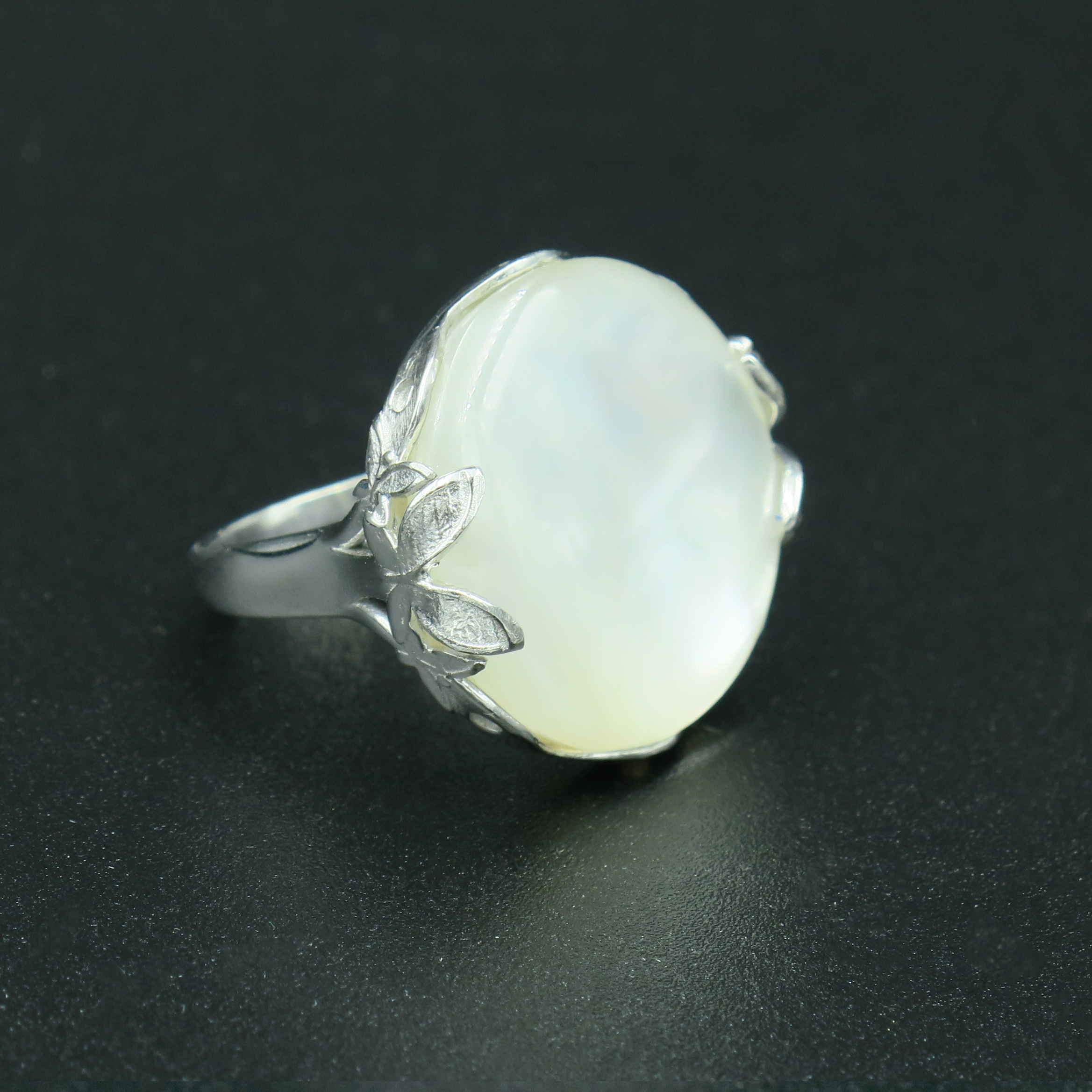 טבעת כסף עם אם פנינה לבנה טבעי