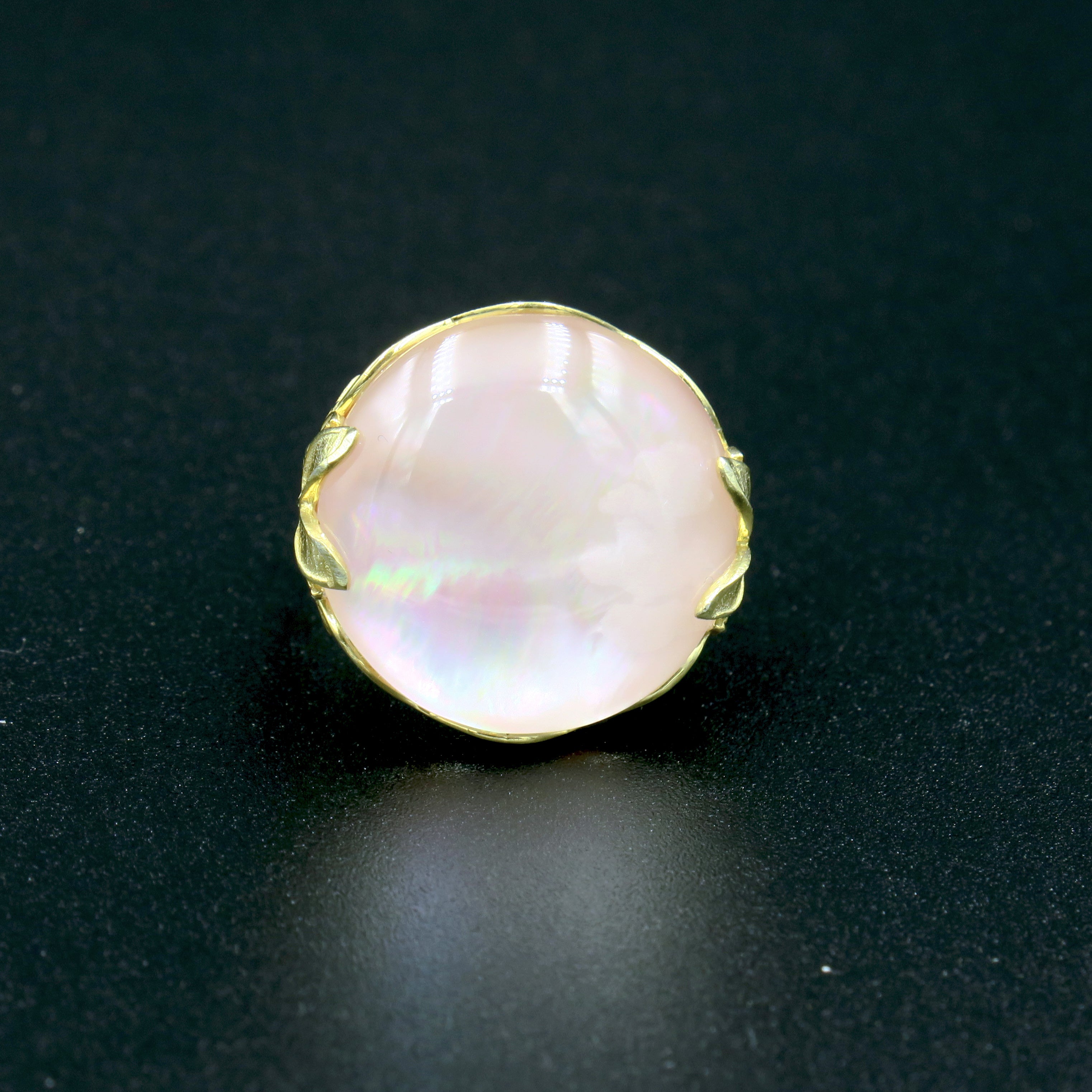 טבעת כסף עם אם פנינה בגוון ורוד עדין