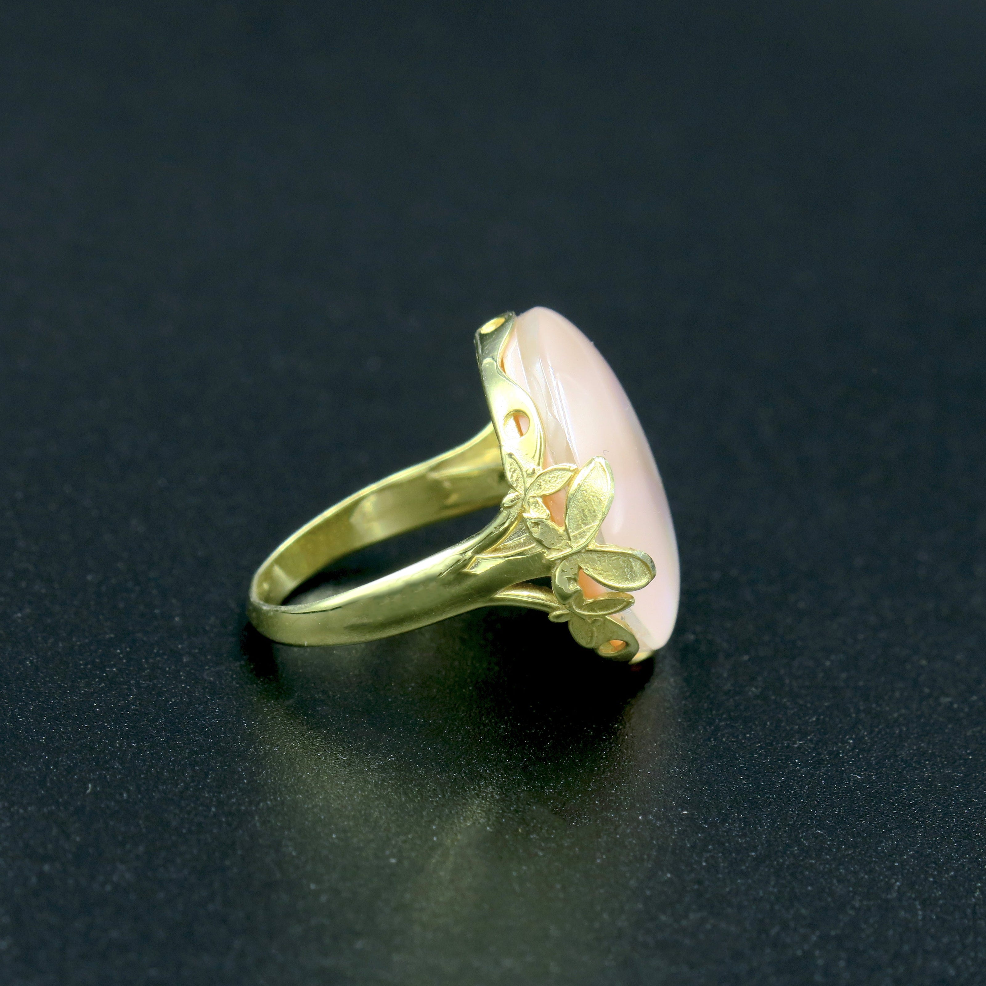 טבעת כסף עם אם פנינה בגוון ורוד עדין