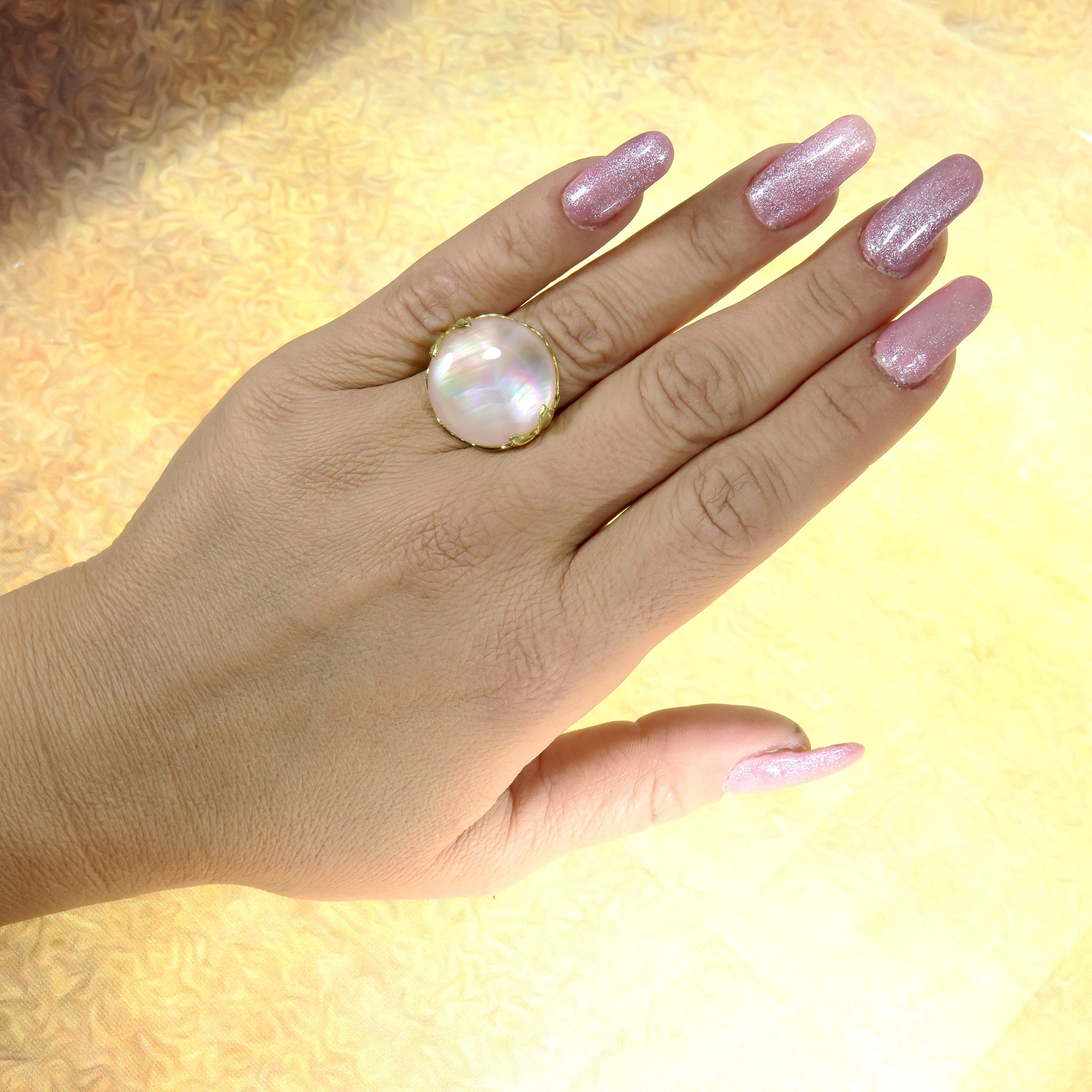 טבעת כסף עם אם פנינה בגוון ורוד עדין