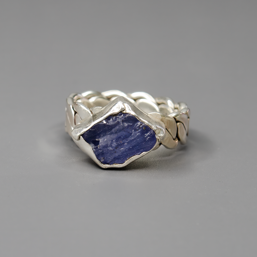 טבעת כסף עם טנזנייט בצורה גולמית