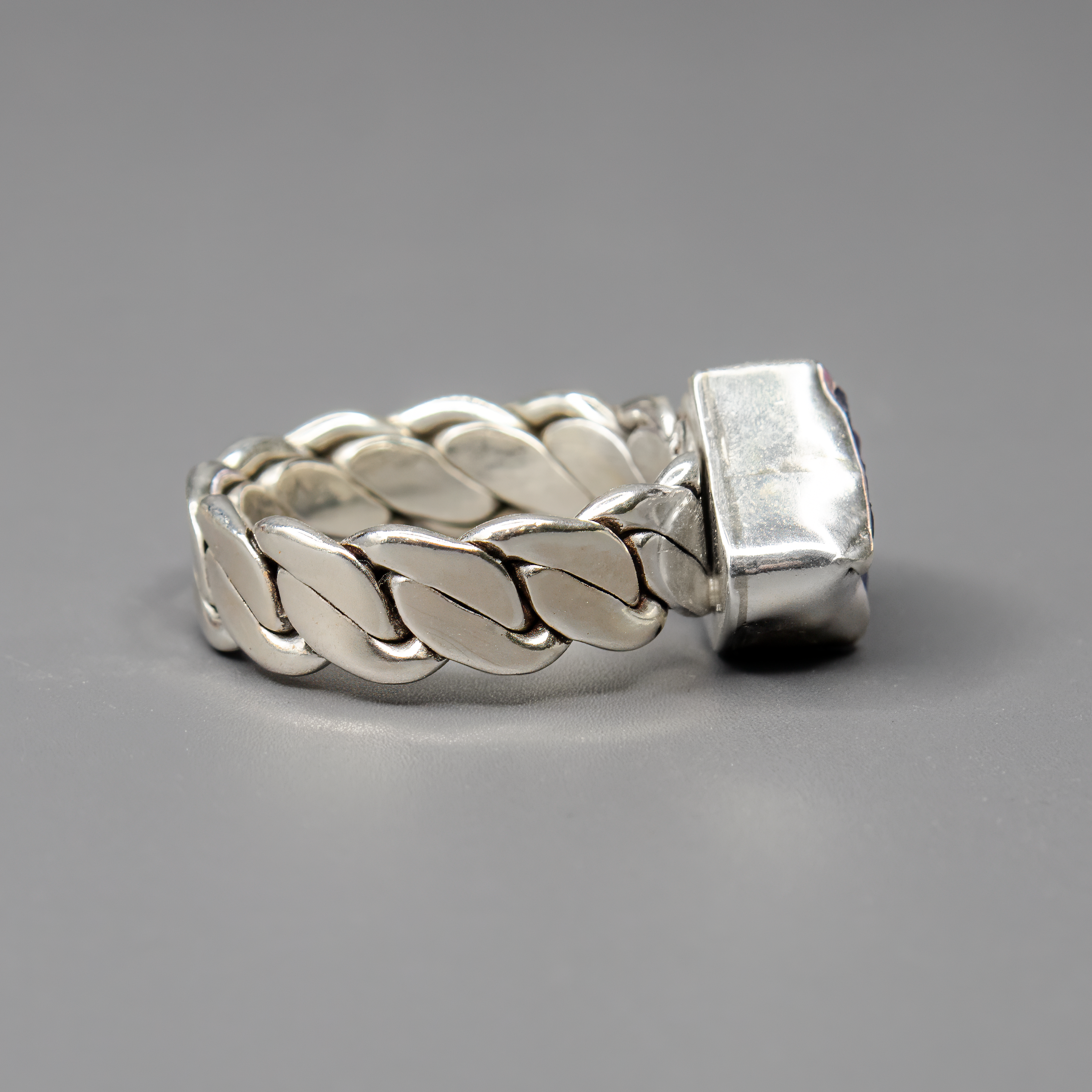 טבעת כסף עם טנזנייט בצורה גולמית