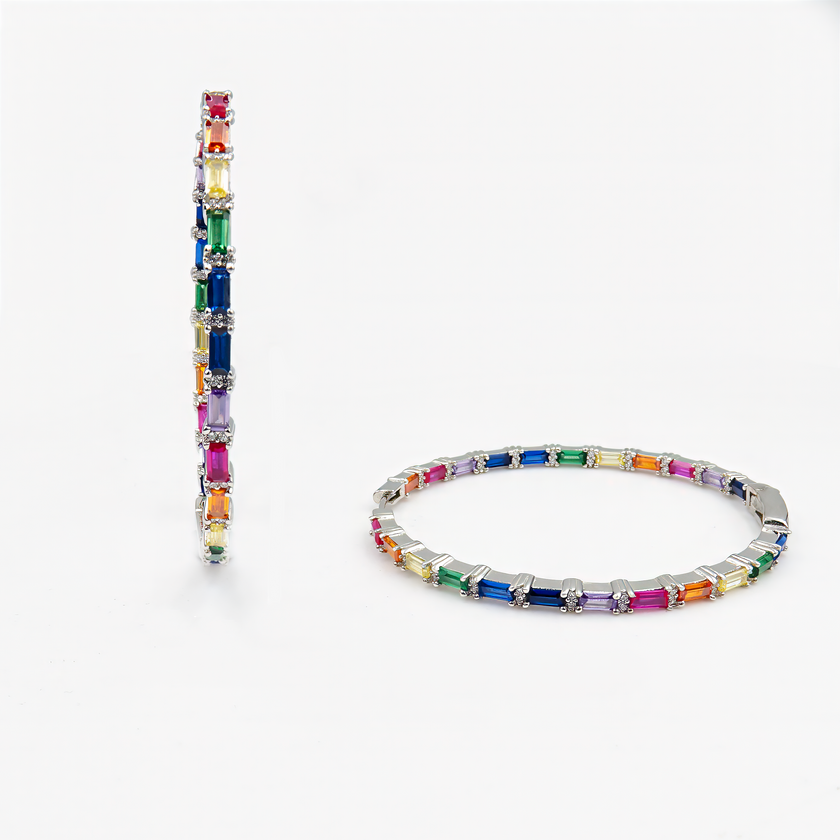 עגילי חישוק מעוצבים בסגנון יוקרתי מודרני, משובצים בזירקוניות מרהיבות בגווני מולטיקולור – שילוב של גוונים רכים ונוצצים שמעניקים נוכחות מבלי להכביד. העגילים עשויים ממתכת איכותית בציפוי עמיד, ומתאימים למראה יומיומי עם טוויסט או לערב חגיגי. תכשיט עם אמירה אופנתית וביצוע מדויק.
#עגילי_חישוק_עם_צבע #זירקוניה_מולטיקולור #תכשיטים_עם_אופי #יוקרה_עכשווית #עגילים_שיקיים #תכשיטים_מעוצבים