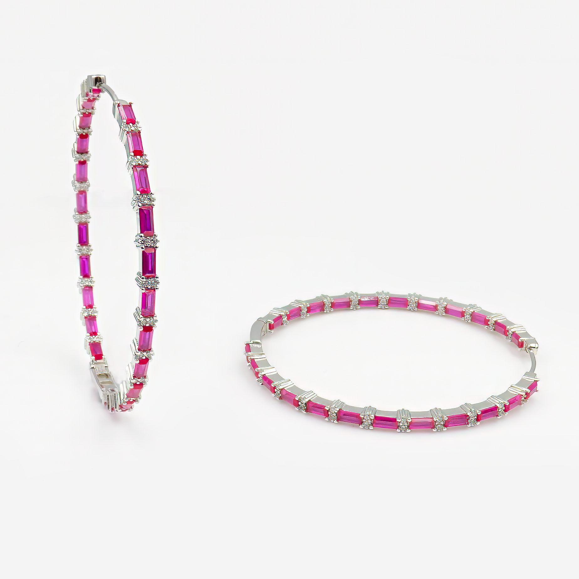 עגילי חישוק יוקרתיים בגוון רובי – שילוב של סגנון על-זמני עם צבע סקסי ומעודן. האבן האדומה מביאה איתה חום, אנרגיה ונוכחות רכה. אידיאלי כמתנה רומנטית או תכשיט שישלים כל לוק בשיק מדויק.
#עגילי_רובי_מעוצבים #תכשיטים_בגווני_יין #עגילי_אהבה #תכשיטי_יוקרה_לנשים #סטייל_נשי #עגילים_שובבי_קלאס