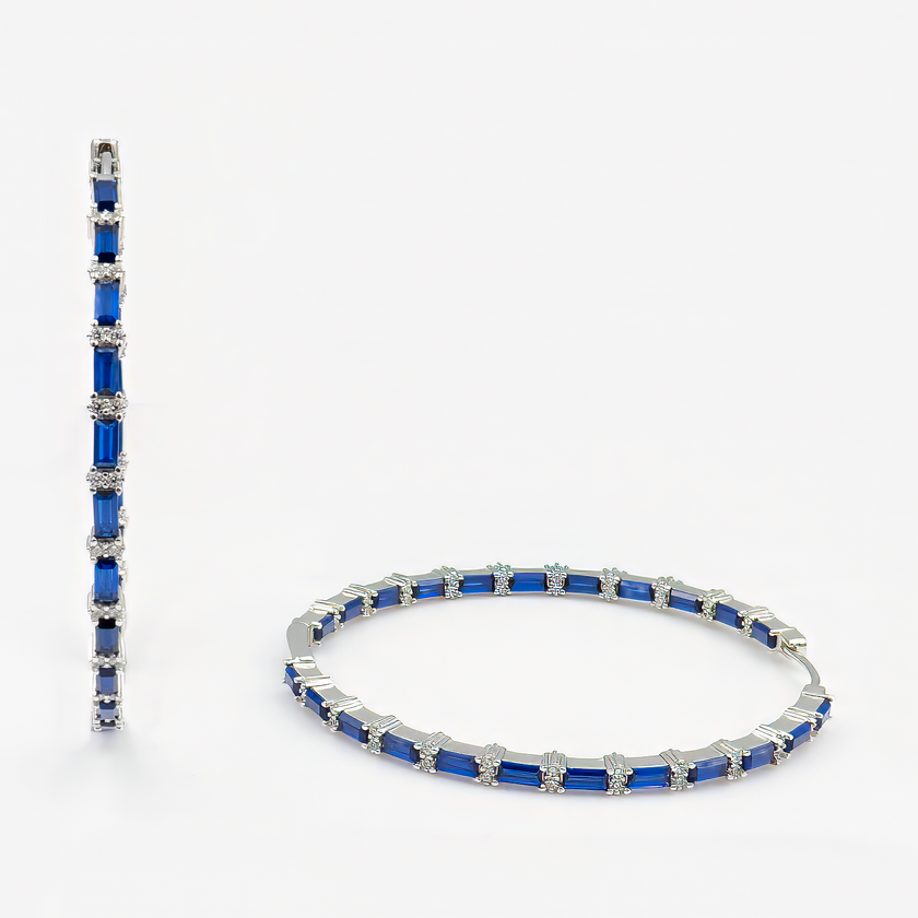 עגילי חישוק גדולים לנשים שאוהבות תכשיטים עם עוצמה. שיבוץ של זירקוניה כחולה בגוון ספיר יוצר אפקט זוהר ועשיר שמתאים למראה ערב או לסטייל אלגנטי ביום-יום. תכשיט עם נוכחות שקטה, יוקרתית ומוקפדת עד הפרט האחרון.
#עגילים_עם_זירקוניה_ספיר #חישוקים_גדולים_מעוצבים #כחול_עמוק #עגילי_יוקרה_מודרניים #תכשיטי_ספיר_סינטטיים #עגילים_מתנה_מושלמת