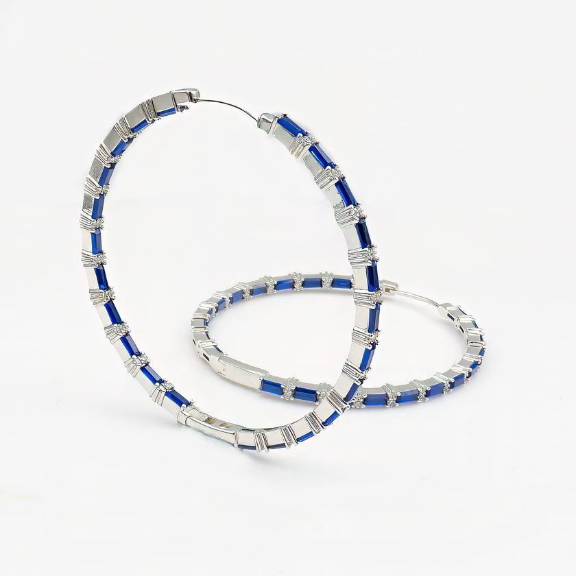 עגילי חישוק גדולים עם שיבוץ זירקוניה בגווני כחול ספיר – צבע שמשדר עומק, שלווה ותחכום. החישוק הקלאסי מקבל חיים חדשים עם האבן הכחולה הנוצצת, שהופכת את התכשיט לסטייטמנט של ממש. בחירה אידיאלית לאישה עם נוכחות.
#עגילי_סטייטמנט #עגילי_חישוק_כחול_ספיר #יוקרה_בגווני_כחול #תכשיטים_לנשים_אלגנטיות #עגילים_מעוצבים_בעבודת_יד #אופנה_ונוצץ