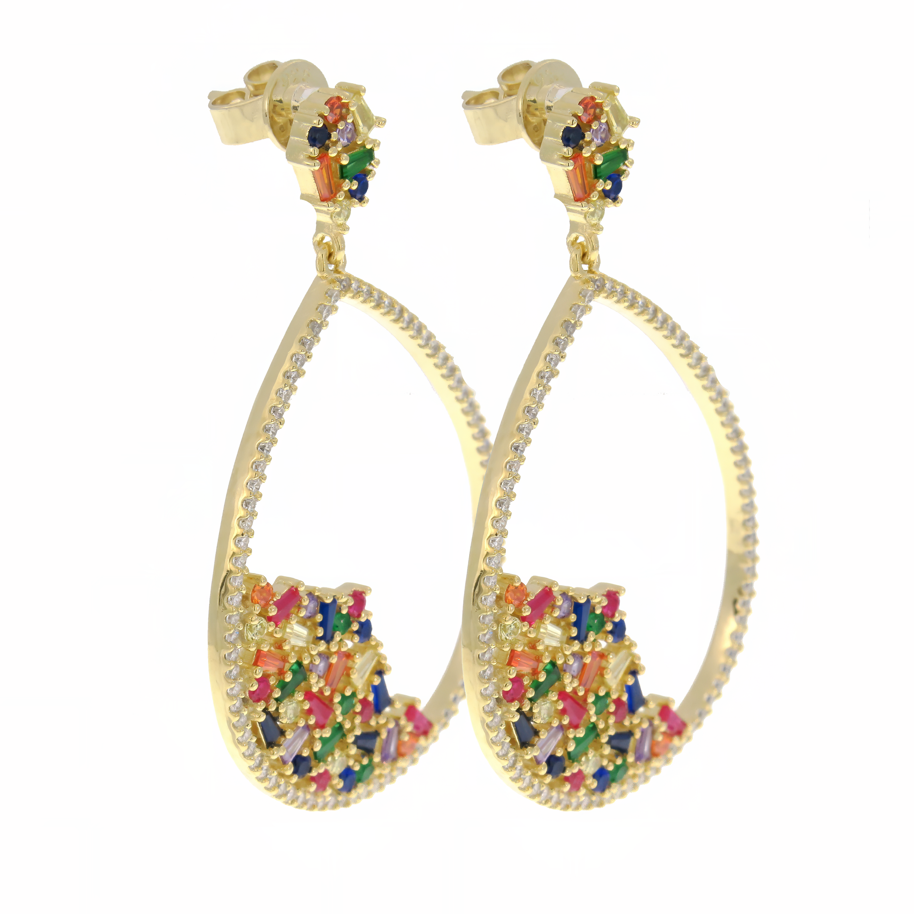 עגילי ערב יוקרתיים לנשים – עשויים כסף סטרלינג בציפוי זהב בגימור מבריק, עם שיבוץ מדויק של קריסטלים בגוני מולטיקולור. עיצוב אלגנטי שמעניק מראה עשיר, שמח ונשי במיוחד. העגילים קלים לנשיאה ומעוצבים להאיר את הפנים באור רך וצבעוני. מושלמים לאירועים, שמלות ערב ומתנות יוקרתיות.
#תכשיטי_ערב_מוזהבים #עגילים_לאישה_האלגנטית #קריסטלים_מולטי #סטייל_נוצץ #תכשיטים_לערב_מיוחד #מתנה_יוקרתית

