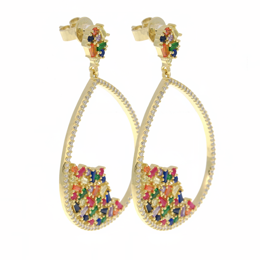 עגילי ערב יוקרתיים לנשים – עשויים כסף סטרלינג בציפוי זהב בגימור מבריק, עם שיבוץ מדויק של קריסטלים בגוני מולטיקולור. עיצוב אלגנטי שמעניק מראה עשיר, שמח ונשי במיוחד. העגילים קלים לנשיאה ומעוצבים להאיר את הפנים באור רך וצבעוני. מושלמים לאירועים, שמלות ערב ומתנות יוקרתיות.
#תכשיטי_ערב_מוזהבים #עגילים_לאישה_האלגנטית #קריסטלים_מולטי #סטייל_נוצץ #תכשיטים_לערב_מיוחד #מתנה_יוקרתית

