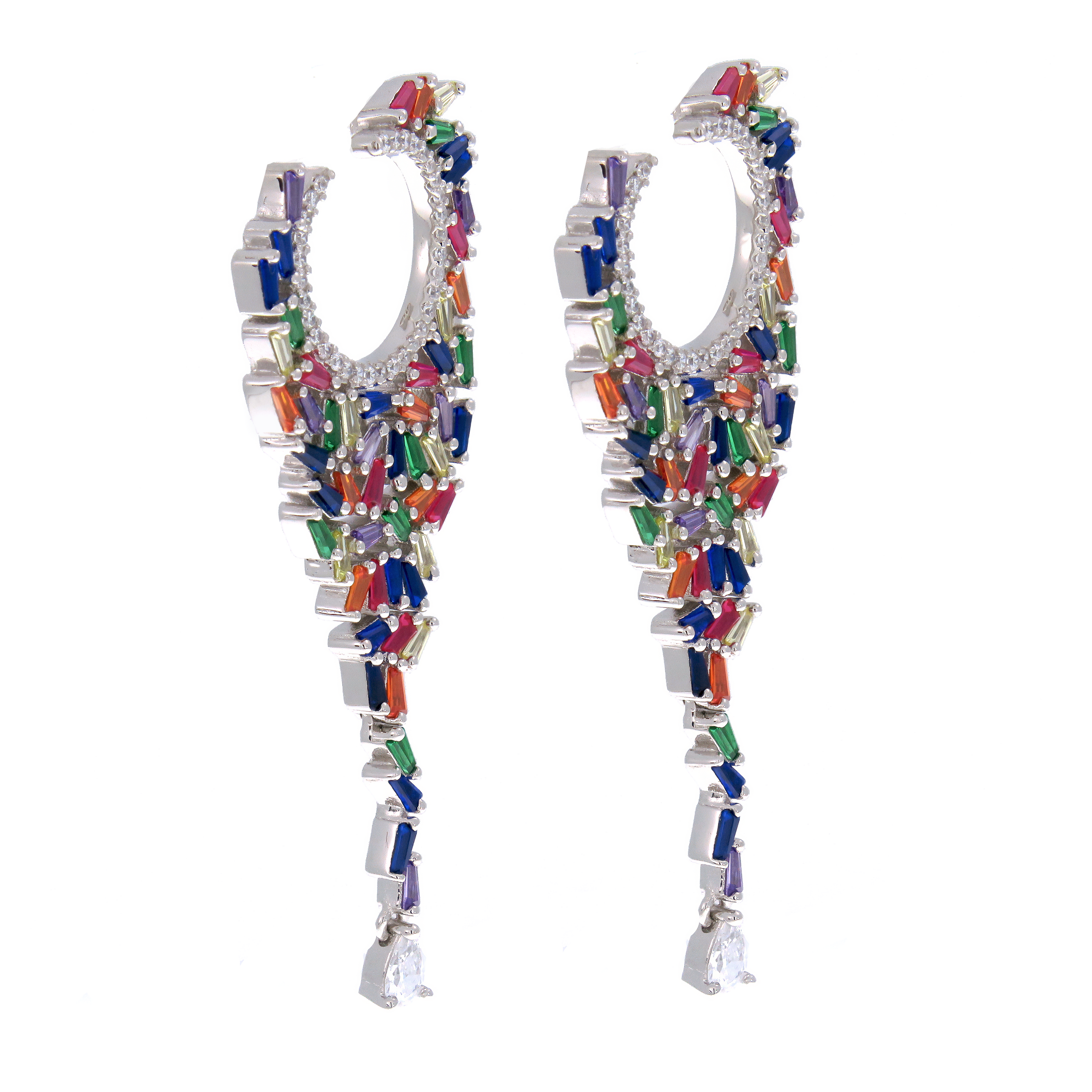 עגילי כסף לערב עם שיבוץ מולטיקולור מרהיב – קריסטלים בצבעים משתלבים שיוצרים תכשיט נוצץ, יוקרתי ומלא חיים. העיצוב הקליל והנשי מתאים לשמלות ערב, הופעות אלגנטיות או כאקססורי שמשדרג כל מראה. תכשיט שיקי למי שאוהבת עידון עם קריצה שובבה.
#עגילים_לערב_מיוחד #תכשיטים_עם_צבע #עגילי_כסף_צבעוניים #תכשיטים_מולטי_סטייל #יוקרה_וצבע #עגילים_מושלמים_לערב