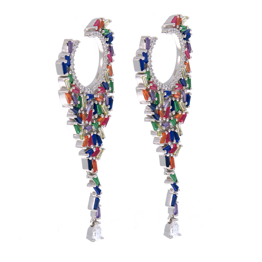 עגילי כסף לערב עם שיבוץ מולטיקולור מרהיב – קריסטלים בצבעים משתלבים שיוצרים תכשיט נוצץ, יוקרתי ומלא חיים. העיצוב הקליל והנשי מתאים לשמלות ערב, הופעות אלגנטיות או כאקססורי שמשדרג כל מראה. תכשיט שיקי למי שאוהבת עידון עם קריצה שובבה.
#עגילים_לערב_מיוחד #תכשיטים_עם_צבע #עגילי_כסף_צבעוניים #תכשיטים_מולטי_סטייל #יוקרה_וצבע #עגילים_מושלמים_לערב