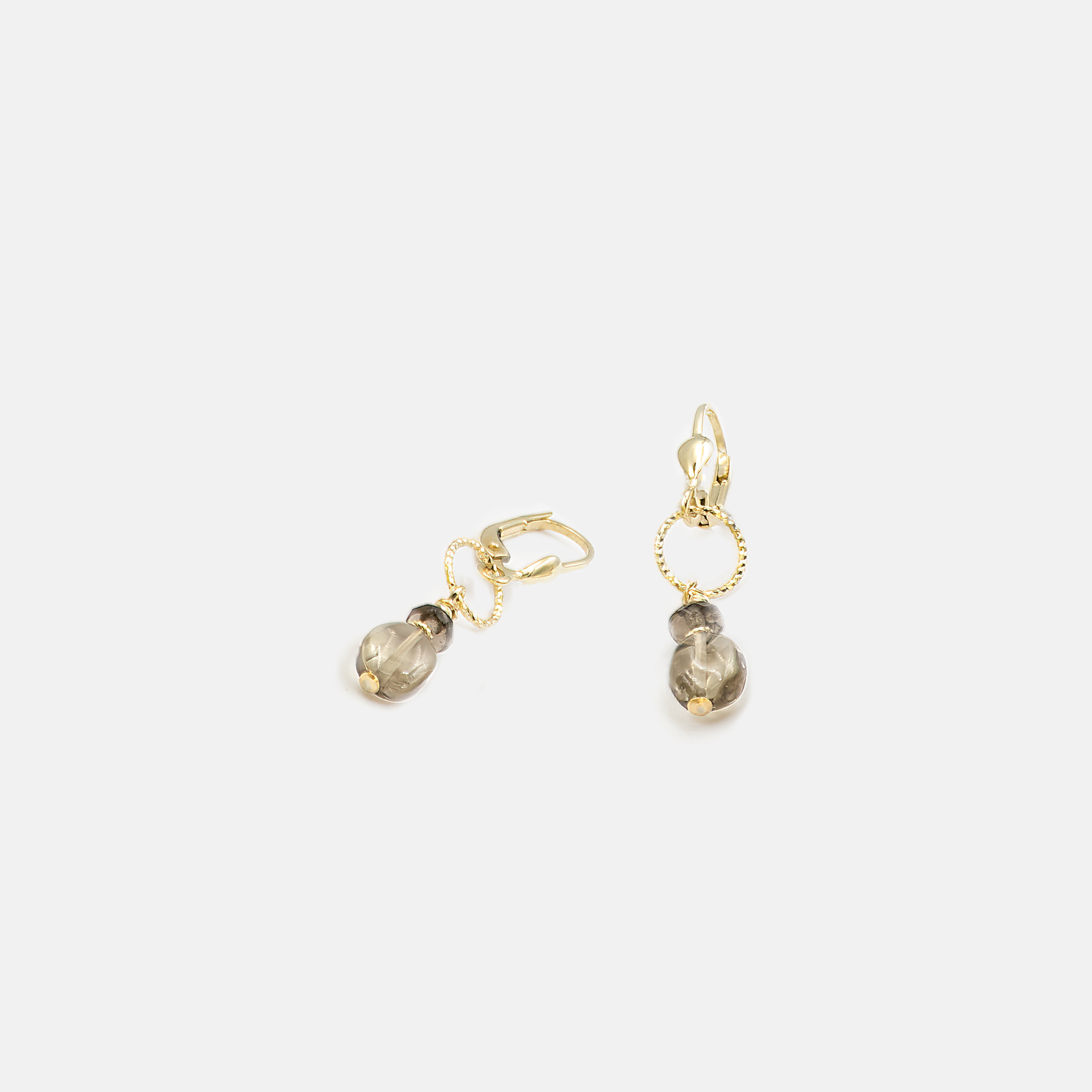 עגילי זהב 14K עם טופז – תכשיט שמשלב קווים אלגנטיים עם צבע טבעי ומרגיע. הטופז מעניק מראה תכלת שקוף ומלא ברק, והזהב מוסיף תחושת חמימות. שילוב נפלא של עידון, איכות ופשטות מתוחכמת.

