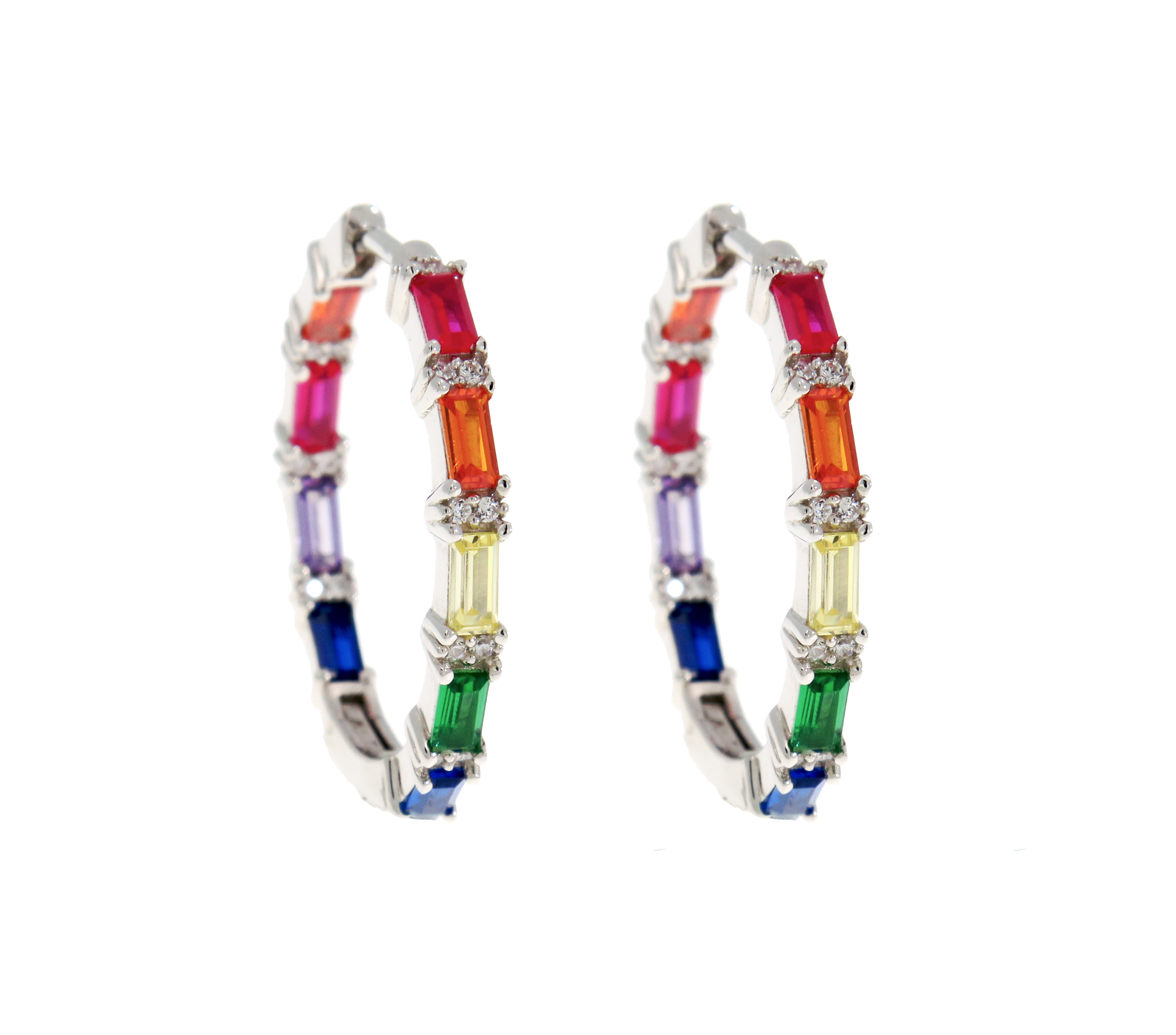 עגילי חישוק עדינים ואלגנטיים לנשים שאוהבות צבע, אבל בטוב טעם. עשויים מחומרים איכותיים ומשובצים בזירקוניות צבעוניות בגוונים משתלבים – ורוד עתיק, טורקיז רך, לימון בהיר וירוק מלכותי. העיצוב הנצחי פוגש את הטרנד של הצבעוניות, ליצירת תכשיט שמשדר יוקרה עם קלילות.
#עגילים_לנשים #חישוקים_עם_זירקוניה #מולטיקולור_קלאסי #תכשיטים_עם_אמירה #עגילים_בעיצוב_מודרני #תכשיטים_צבעוניים #מתנה_לאישה #עגילים_שיקיים