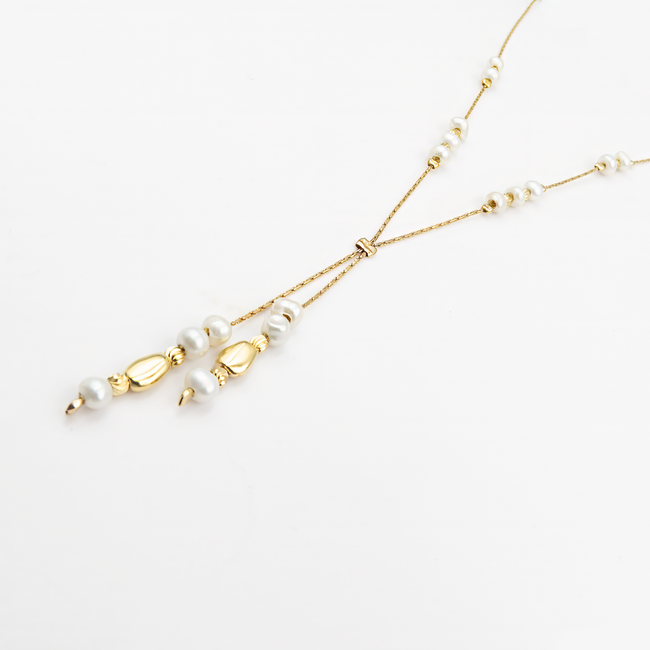 Heart necklace with a delicate pearl