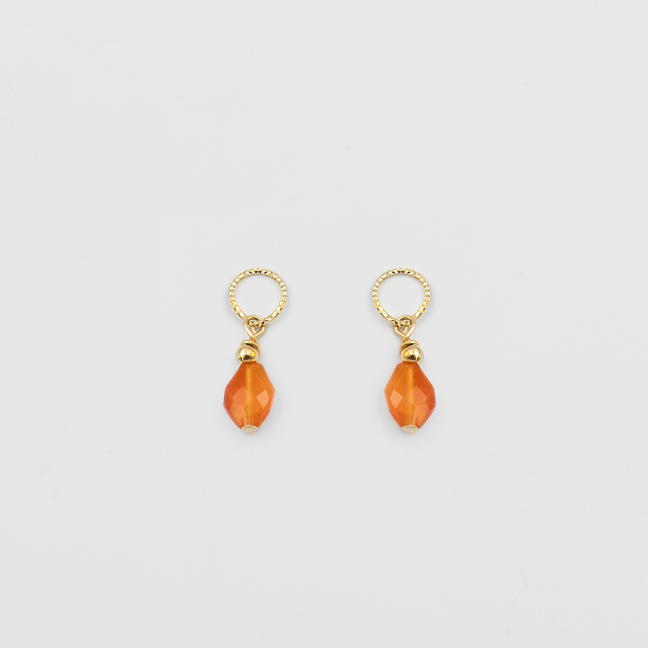 Anna סט עגילי כסף עם צ'ארמים קרנליאן