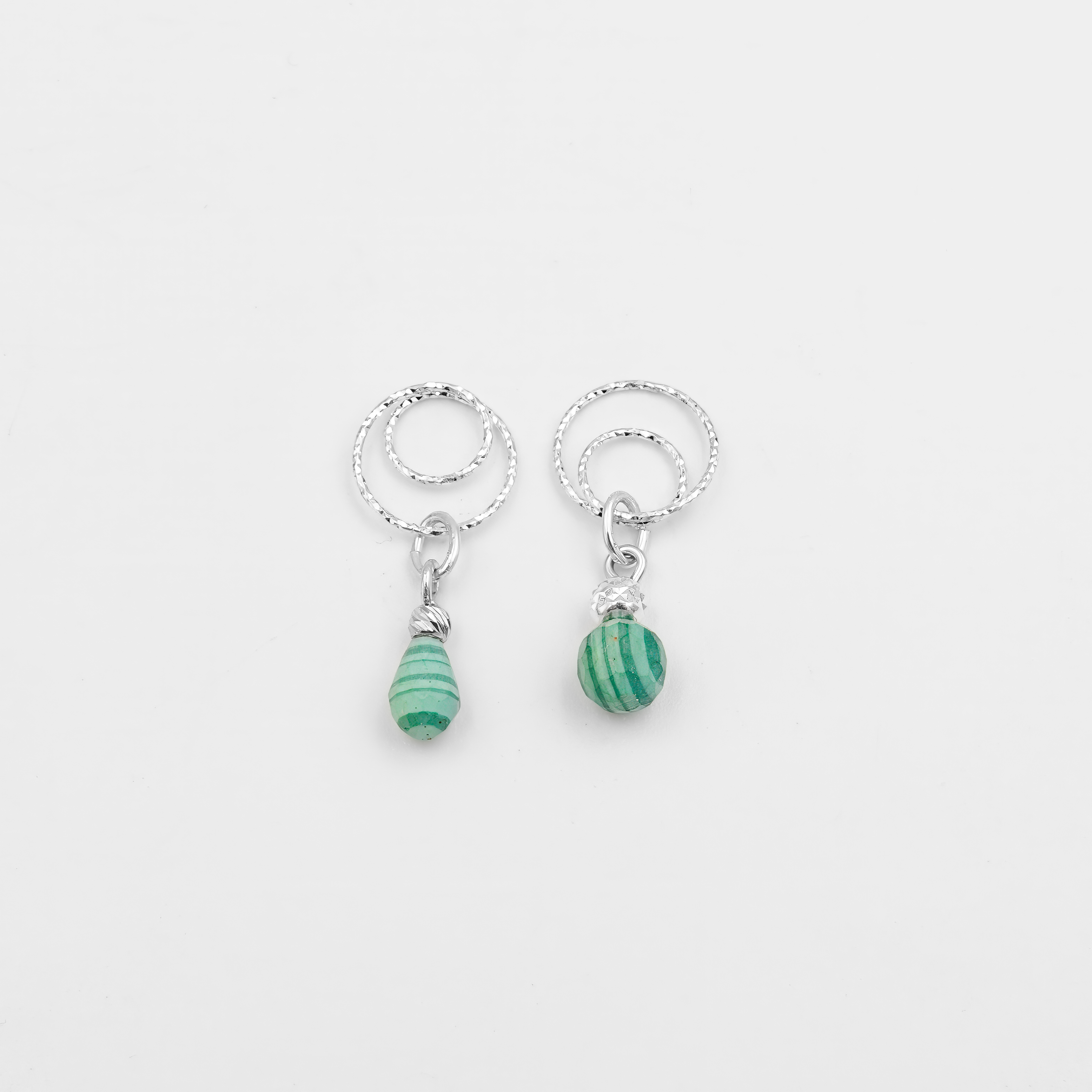 Bridget עגילים עם צ'ארמים מלכיט