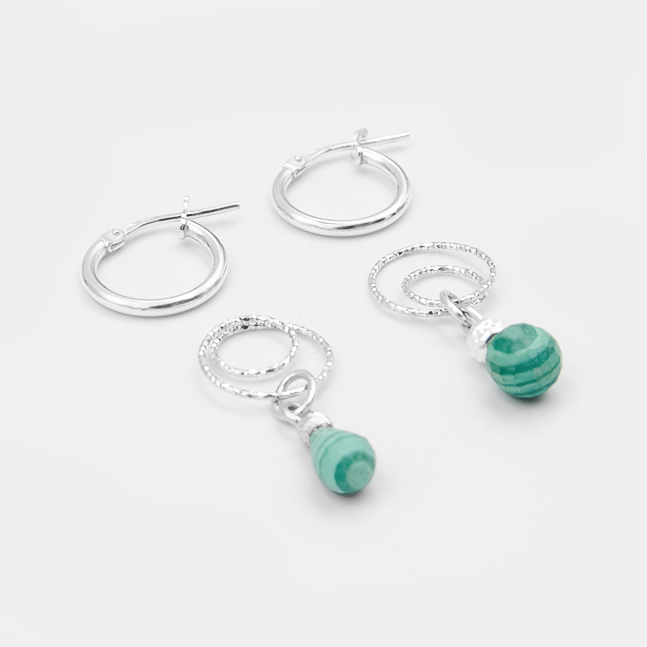 Bridget עגילים עם צ'ארמים מלכיט