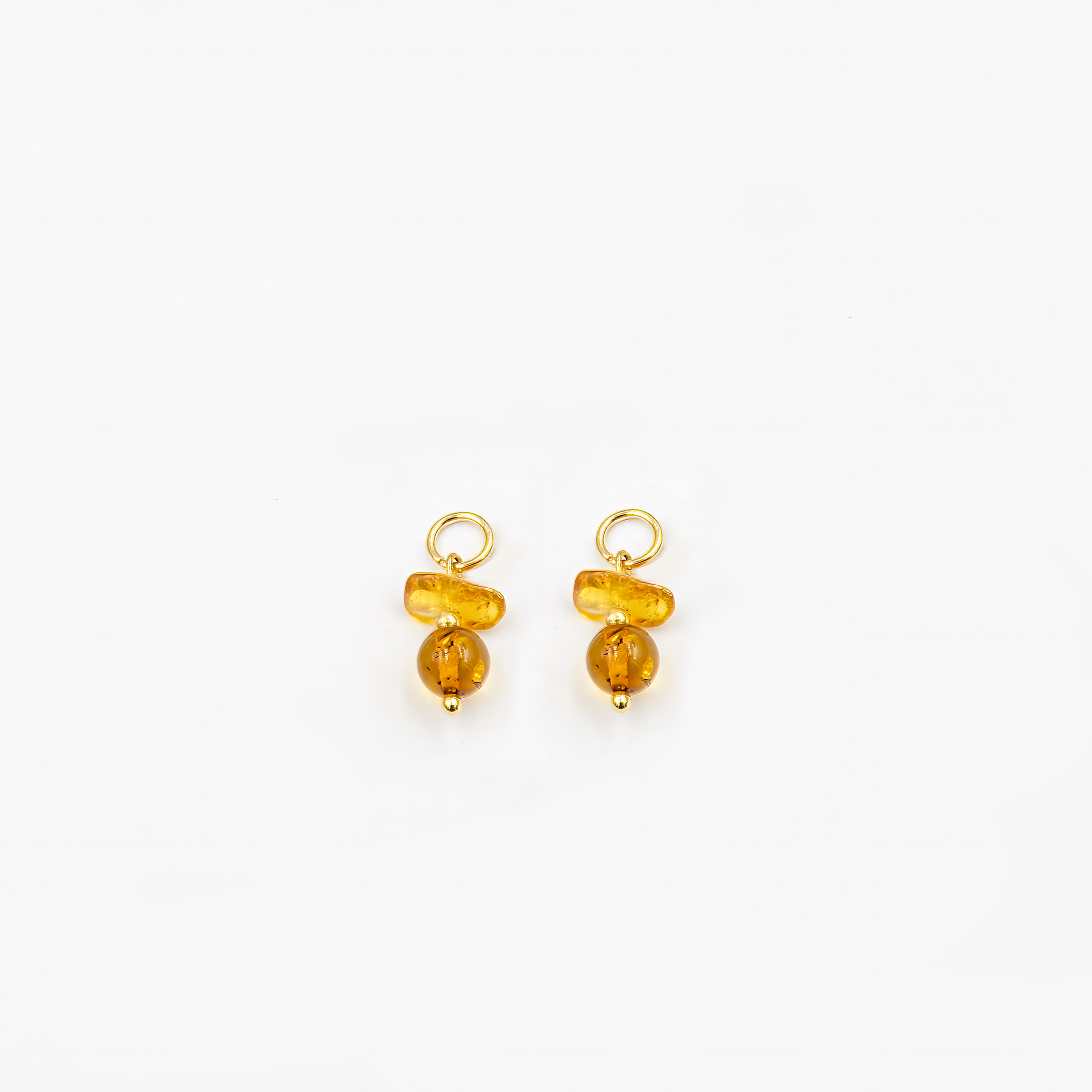 Nicole עגילים עם צ'ארמים אמבר