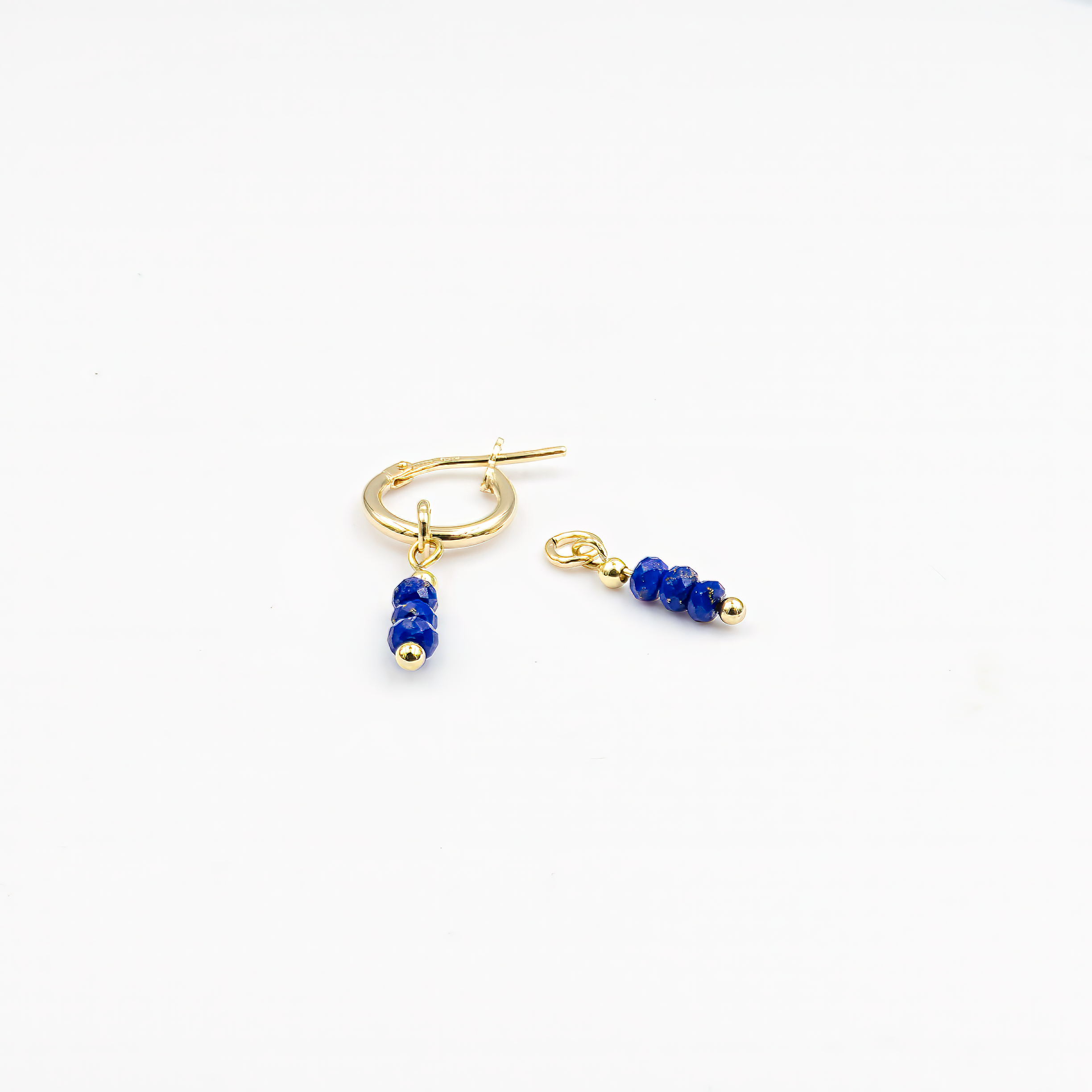 Nataly עגילים עם צ'ארמים ליאפיס