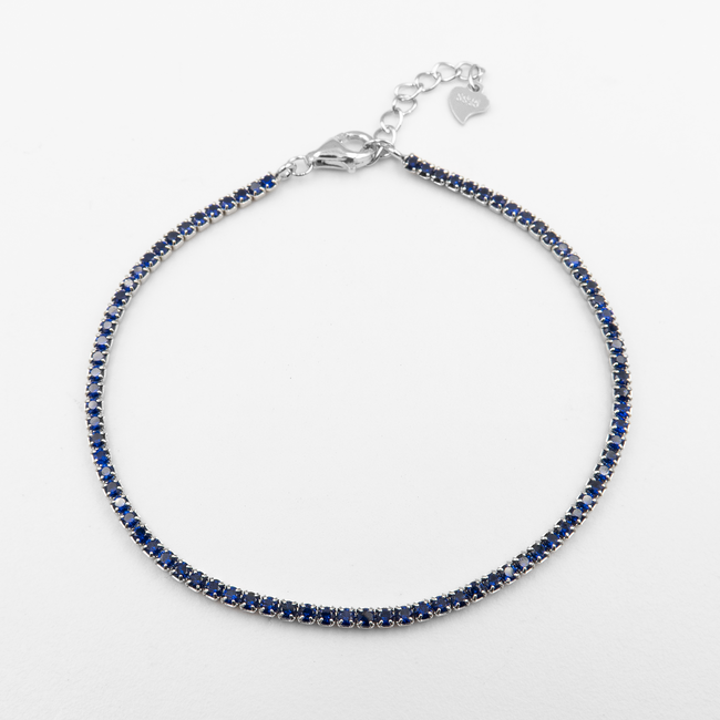 Delicate tennis bracelet with blue stones