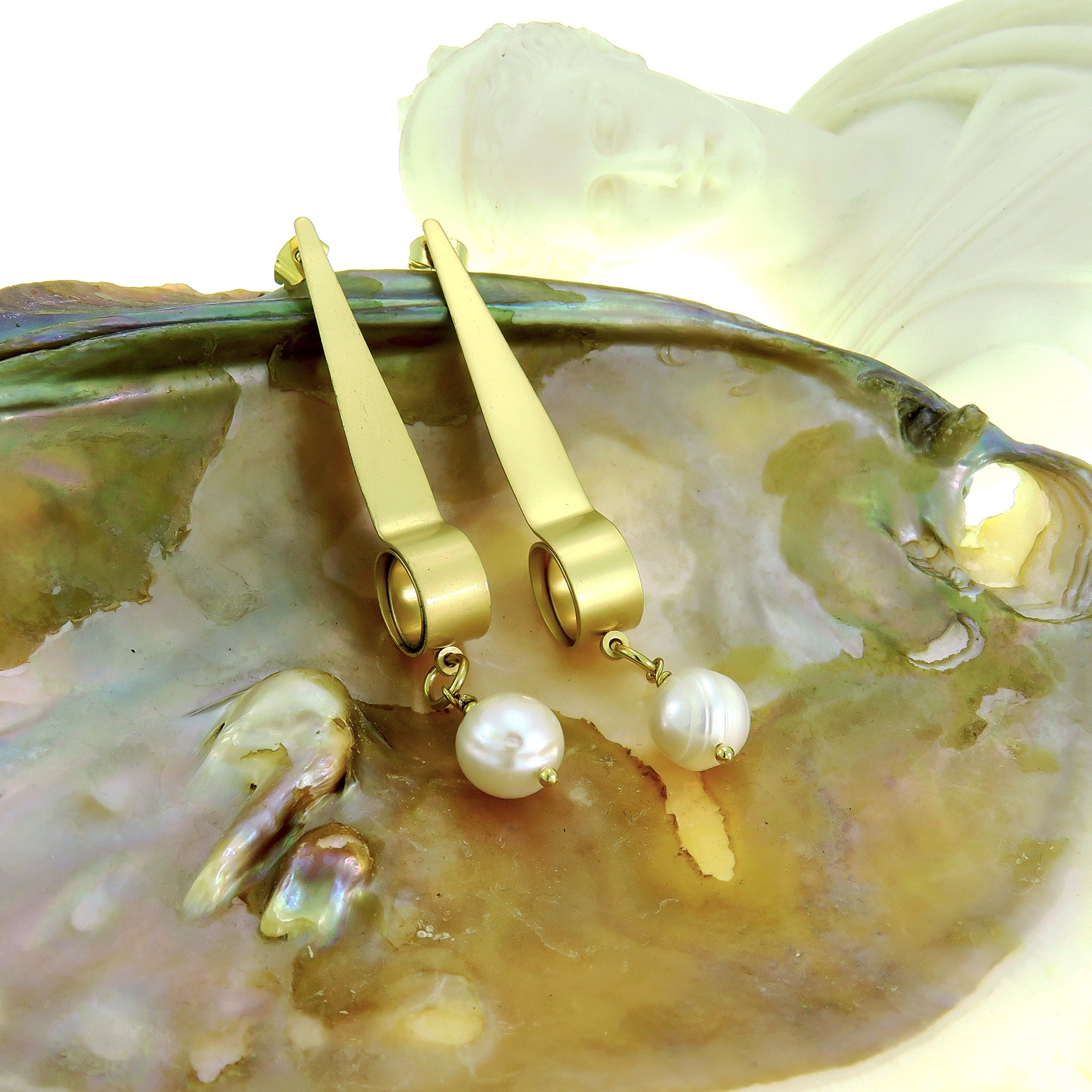 עגילים ארוכים אופנתיים עם פנינה