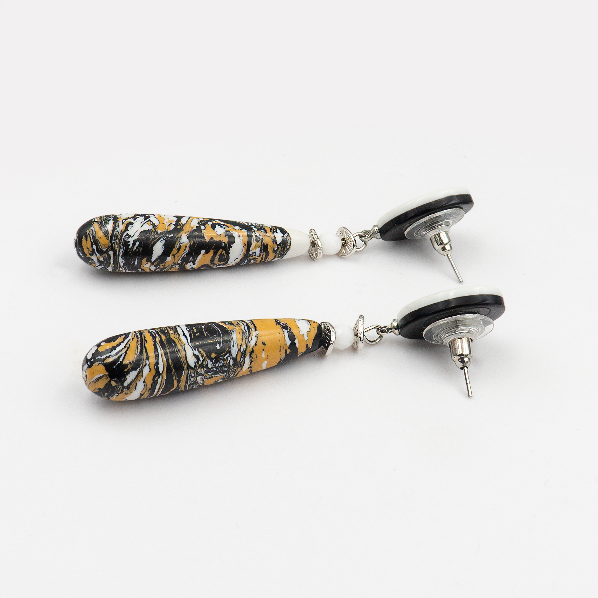 עגילים ארוכים עם אבן צבעונית