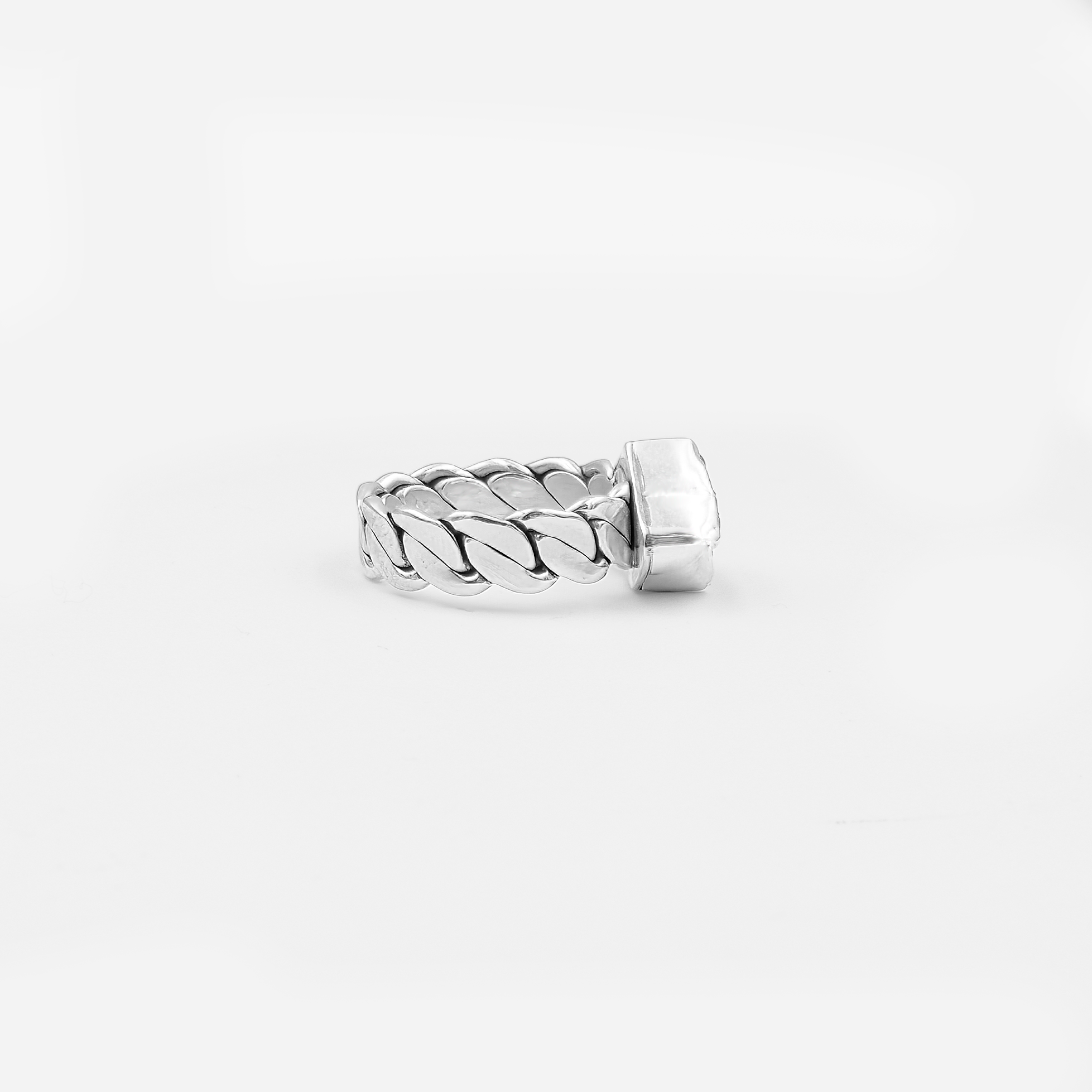 טבעת כסף עם טנזנייט בצורה גולמית