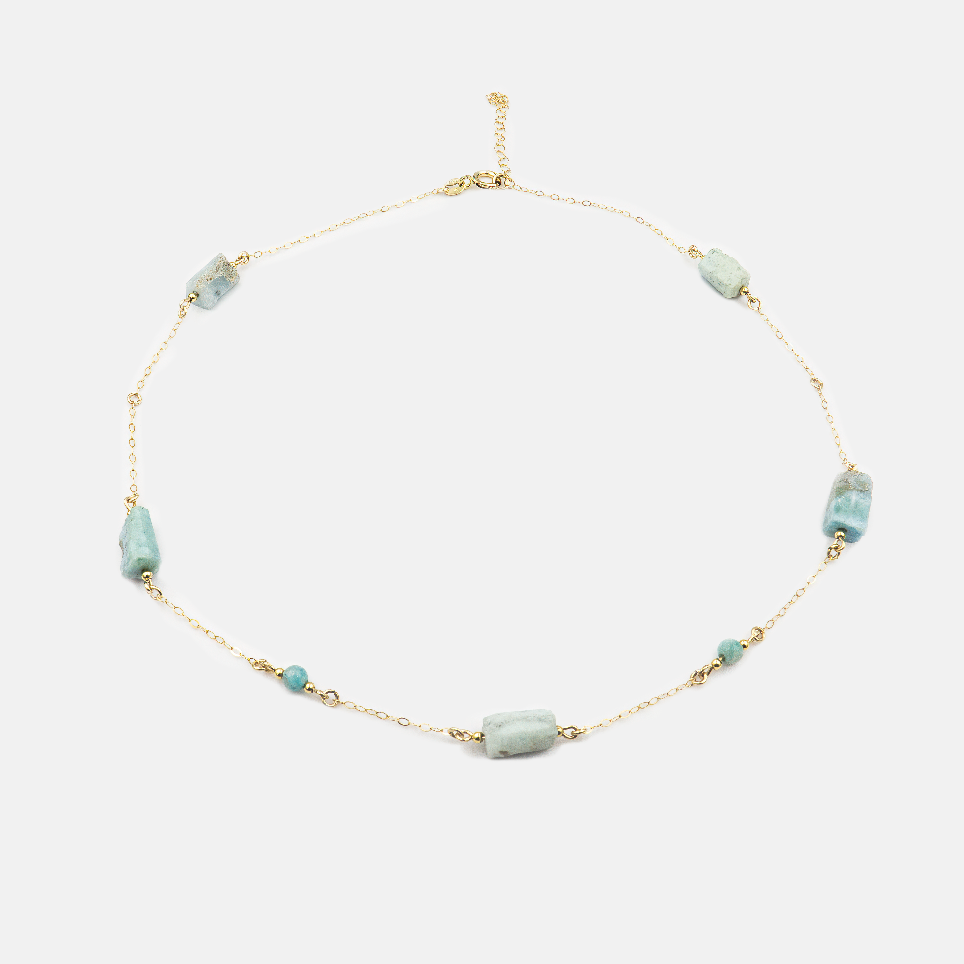 
שרשרת עדינה בעבודת יד מזהב 14 קראט עם אבן לרימר טבעית בגוון טורקיז־תכול בהיר, המזכיר את מי הים הקריבי. עיצוב אלגנטי ומינימליסטי שמשלב איכות גבוהה עם אנרגיה רכה ומרגיעה. הלרימר נחשבת לאבן של שלווה, איזון רגשי וחיבור לעוצמה נשית עדינה. תכשיט מושלם ליום או לערב, כפריט מרכזי או בשילוב עם שכבות. מתנה עם משמעות עמוקה – לנשים שמחפשות תכשיט שהוא גם יופי וגם תחושה.