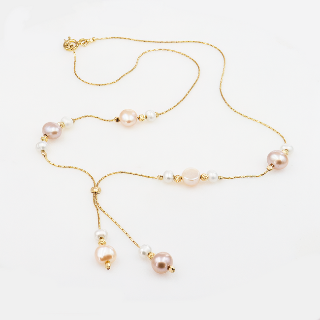 Delicate pearl necklace
