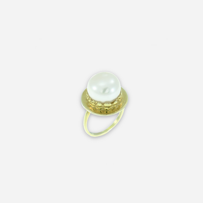 Silver ring with pearl