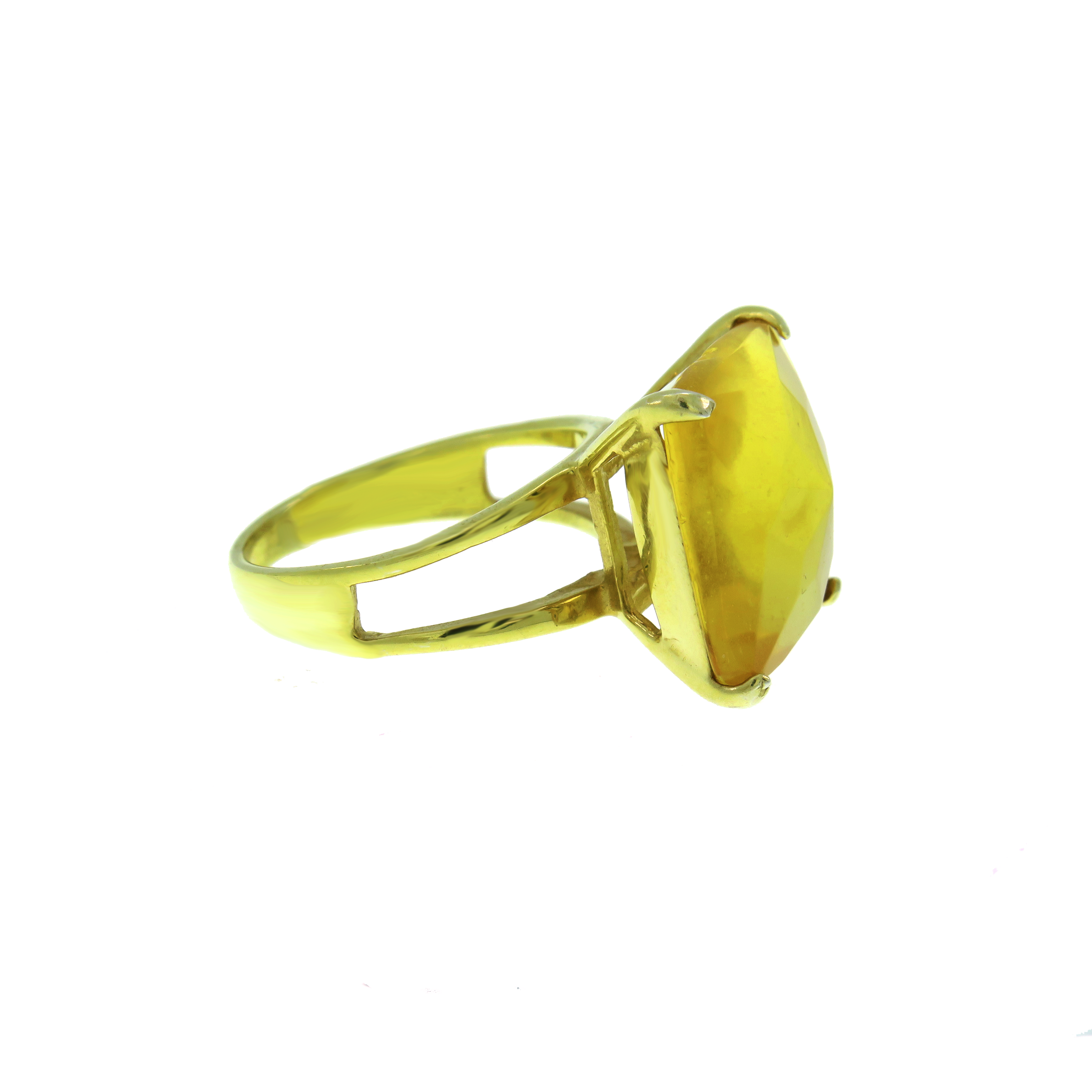 טבעת כסף בעבודת יד, כוללת באבן אופליט אובלית בגוון צהוב פנינתי המזכיר את אבן הציטרין. האבן בעלת ברק עדין ואור פנימי שמשדר אופטימיות עדינה. הצבע נע בין צהוב בהיר לימוני לגוון דבש עמוק, משתנה בעדינות תחת אור טבעי. העיצוב משלב מתכת כסף קרירה עם האבן החמימה, ליצירת מפגש של פשטות וזוהר. הטבעת מתאימה לנשים שמחפשות תכשיט עם אופי, אור חיובי ורכות עם עוצמה. מתאימה כליווי יומיומי מלא סטייל או כתוספת חגיגית למראה שמח ומואר. תכשיט עם אנרגיה זוהרת, שמעלה את מצב הרוח ומדגיש את היופי שבפשטות.