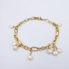 Bracelet with white pearl