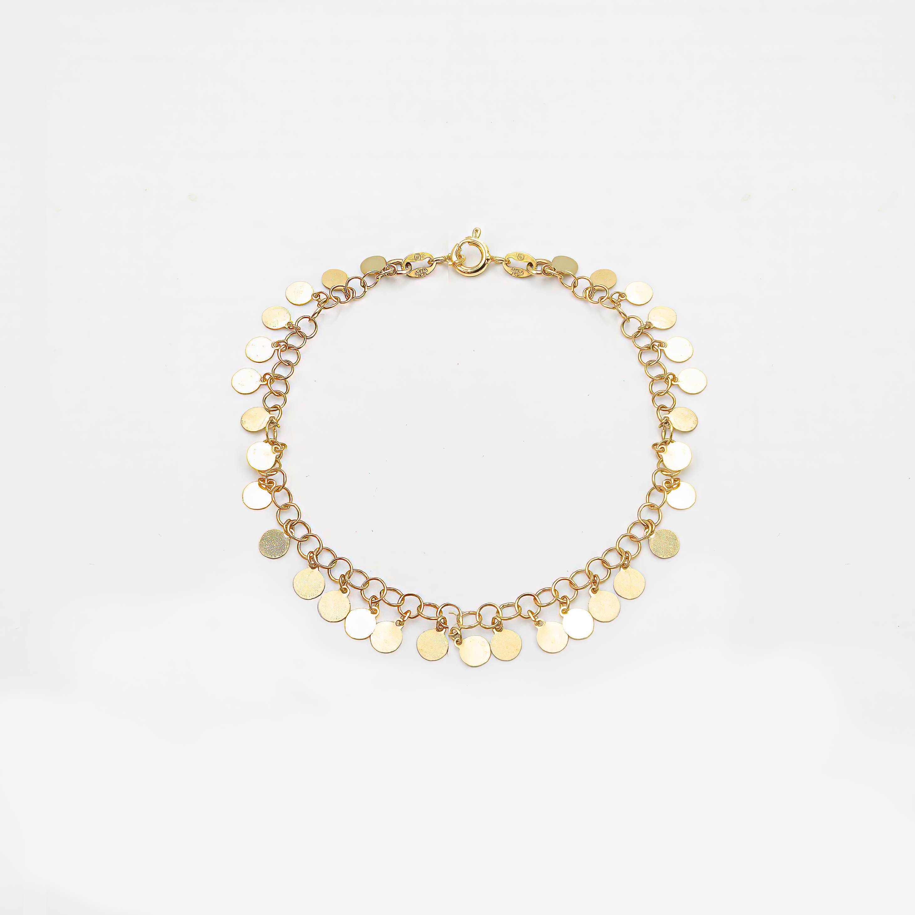 צמיד עדין בעיצוב מינימליסטי ללא אבנים, עשוי כסף סטרלינג איכותי בגימור חלק ונקי. תכשיט קלאסי שמתאים לכל סגנון לבוש – יומיומי או אלגנטי. מעניק טאץ’ מתוחכם ועדין ליד, בלי לגנוב את ההצגה. מושלם לשילוב עם תכשיטים נוספים או כפריט עצמאי למראה נקי ומודרני. מתנה נהדרת לאישה שאוהבת עיצוב פשוט ומדויק. עבודת יד מוקפדת בחומרים איכותיים – תכשיט שמלווה לאורך זמן.