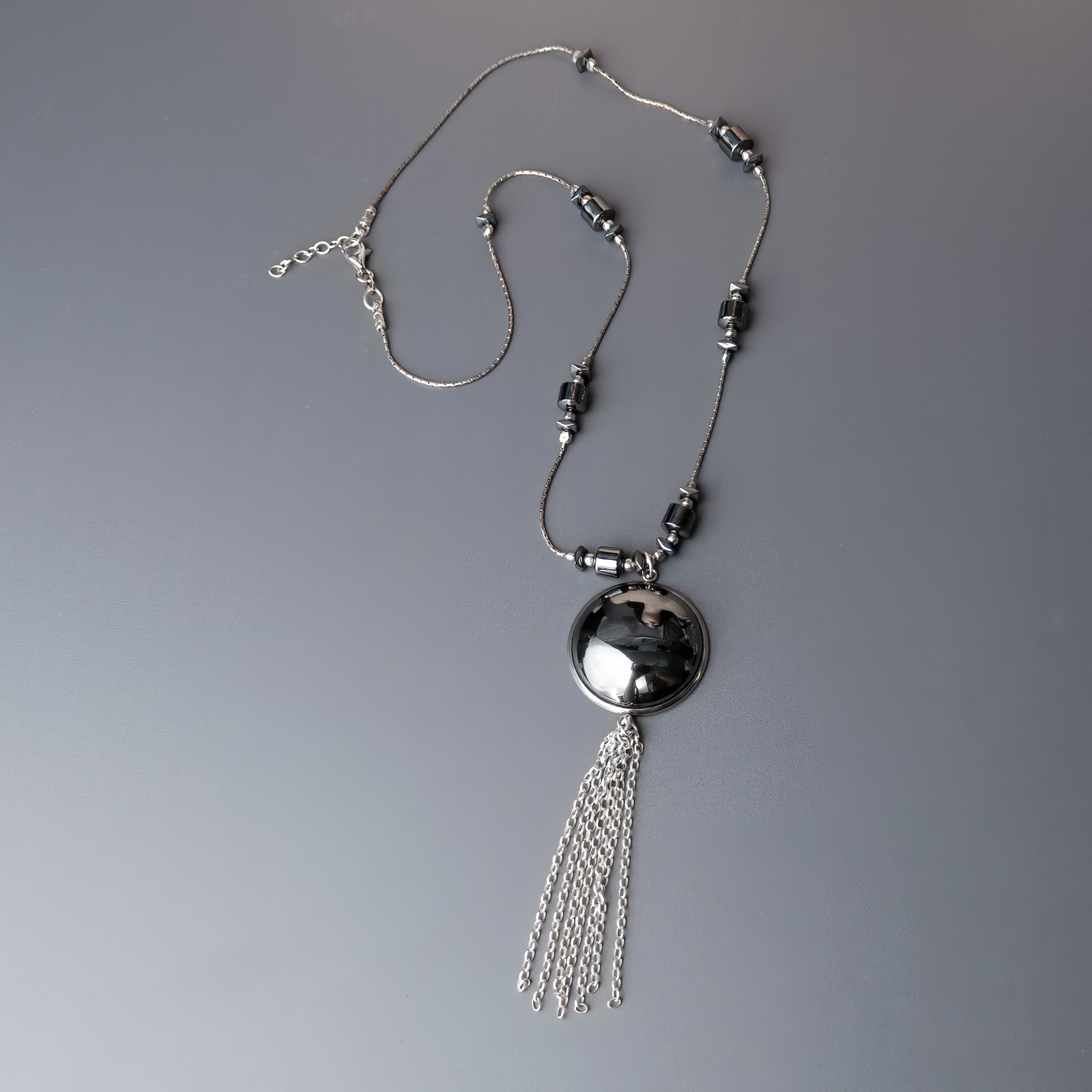 שרשרת משולבת עם תליון המטייט