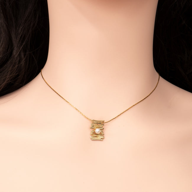 Gold-plated silver pendant with pearl