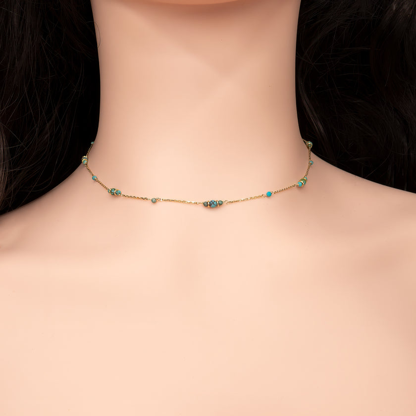 תכשיט מלא חיים: שרשרת זהב 14 קראט עדינה עם אבן טורקיז כחולה שמזכירה את השמיים הפתוחים ביום אביבי. האבן מביאה איתה אנרגיה של ניקיון רגשי, הגנה והתחזקות פנימית, והזהב מעניק מסגרת חמה ואלגנטית. שילוב בין חופש ליוקרה, בין פשטות לאצילות.

