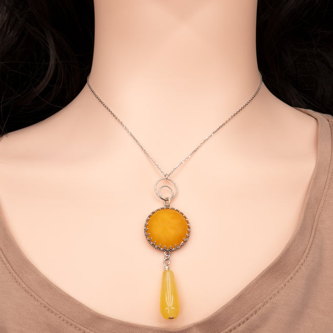 Silver necklace and pendant with yellow agate