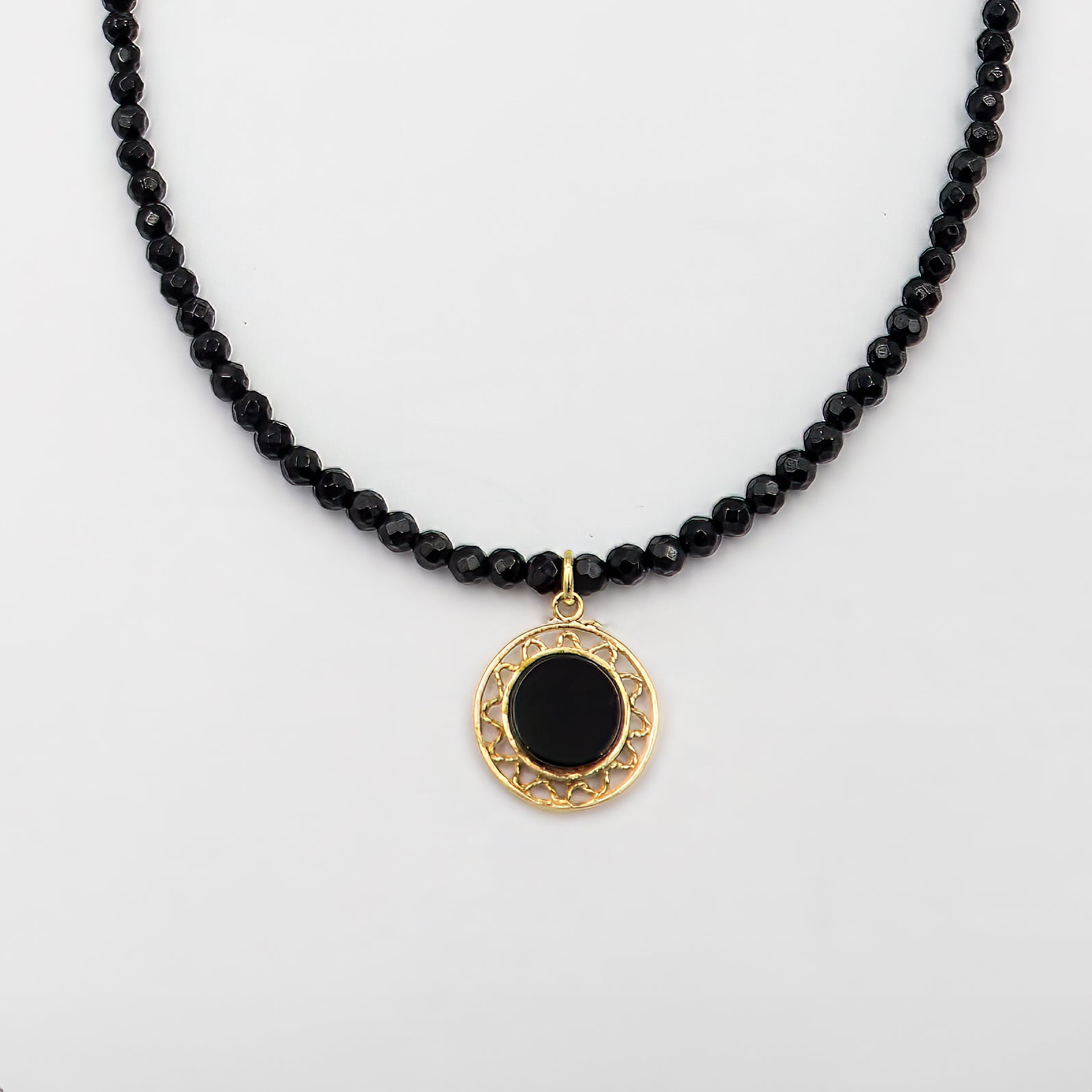 שרשרת עם תליון אניקס