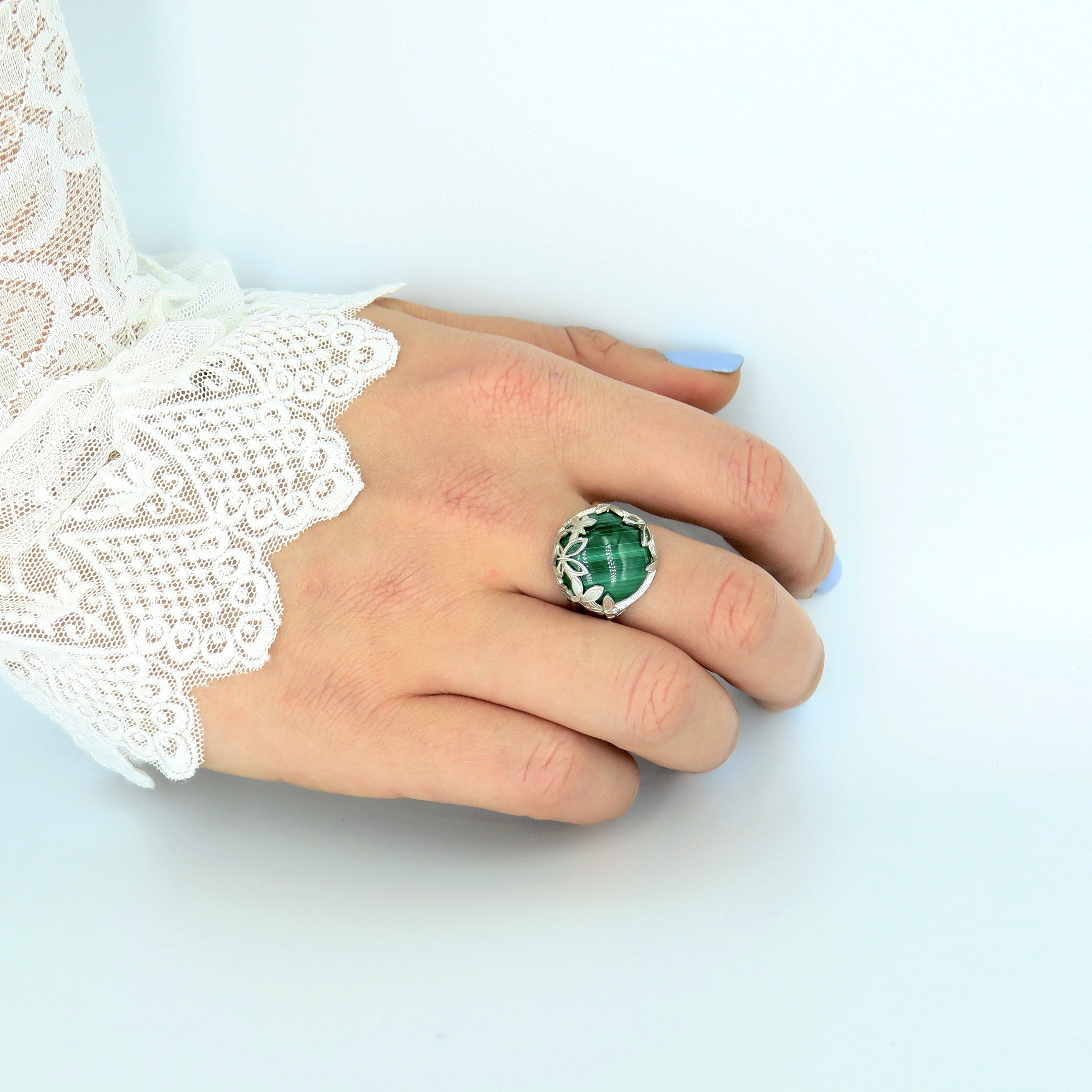 טבעת כסף עם מלאכיט טבעי