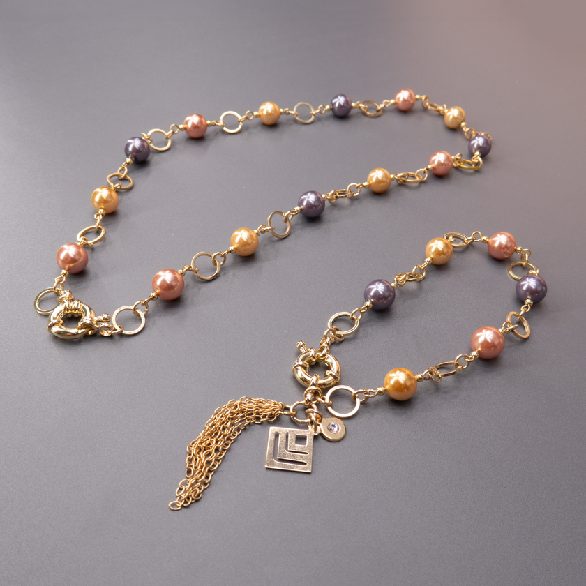 צמיד בעבודת יד בעיצוב אלגנטי, מוצג כחלק מסט מתואם עם שרשרת תואמת. שימו לב – הצמיד הוא הפריט הנמכר. השרשרת שמופיעה בתמונות משמשת להמחשה בלבד ואינה כלולה במכירה. השילוב בין הצמיד לשרשרת מדגים כיצד ניתן ליצור מראה מושלם, אך הצמיד עומד בפני עצמו כתכשיט מיוחד, עדין ואלגנטי. מתאים לנשים ולנערות, למתנה חגיגית או להשלמת לוק יומיומי מוקפד. ניתן לרכוש את השרשרת בנפרד או לשלב עם פריטים דומים מהקולקציה.

