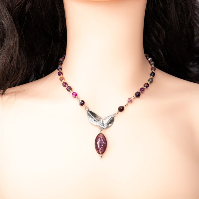 Silver necklace with fuchsia agate