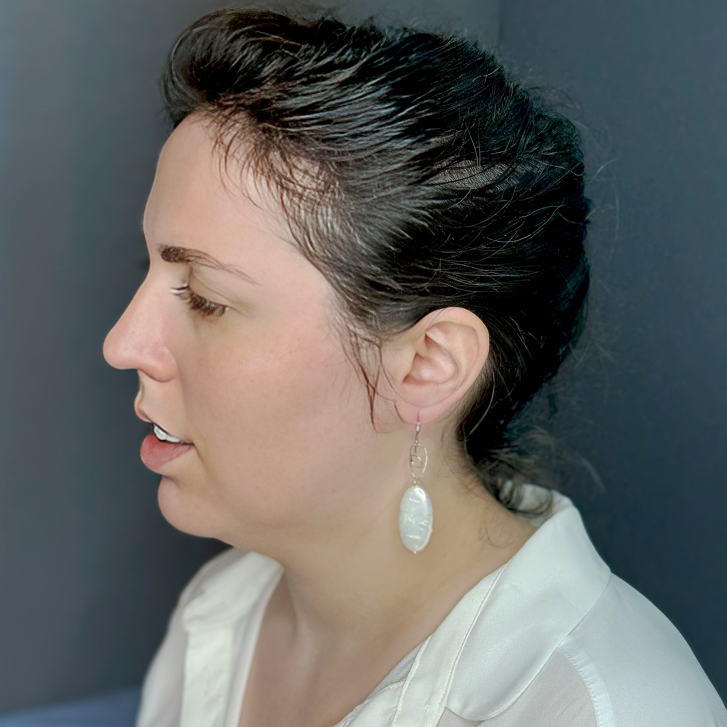 Silver earrings with oval pearl