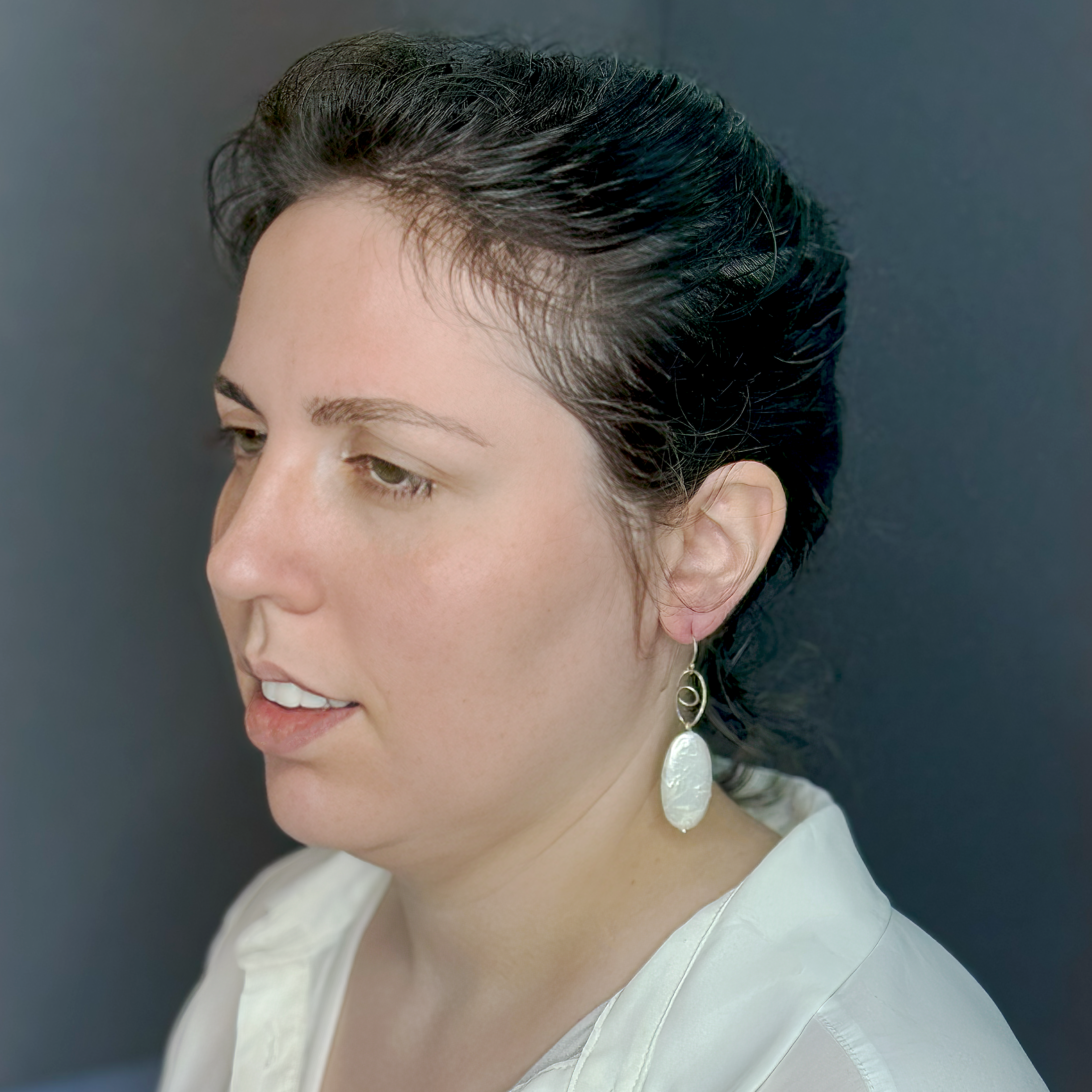 Silver earrings with oval pearl