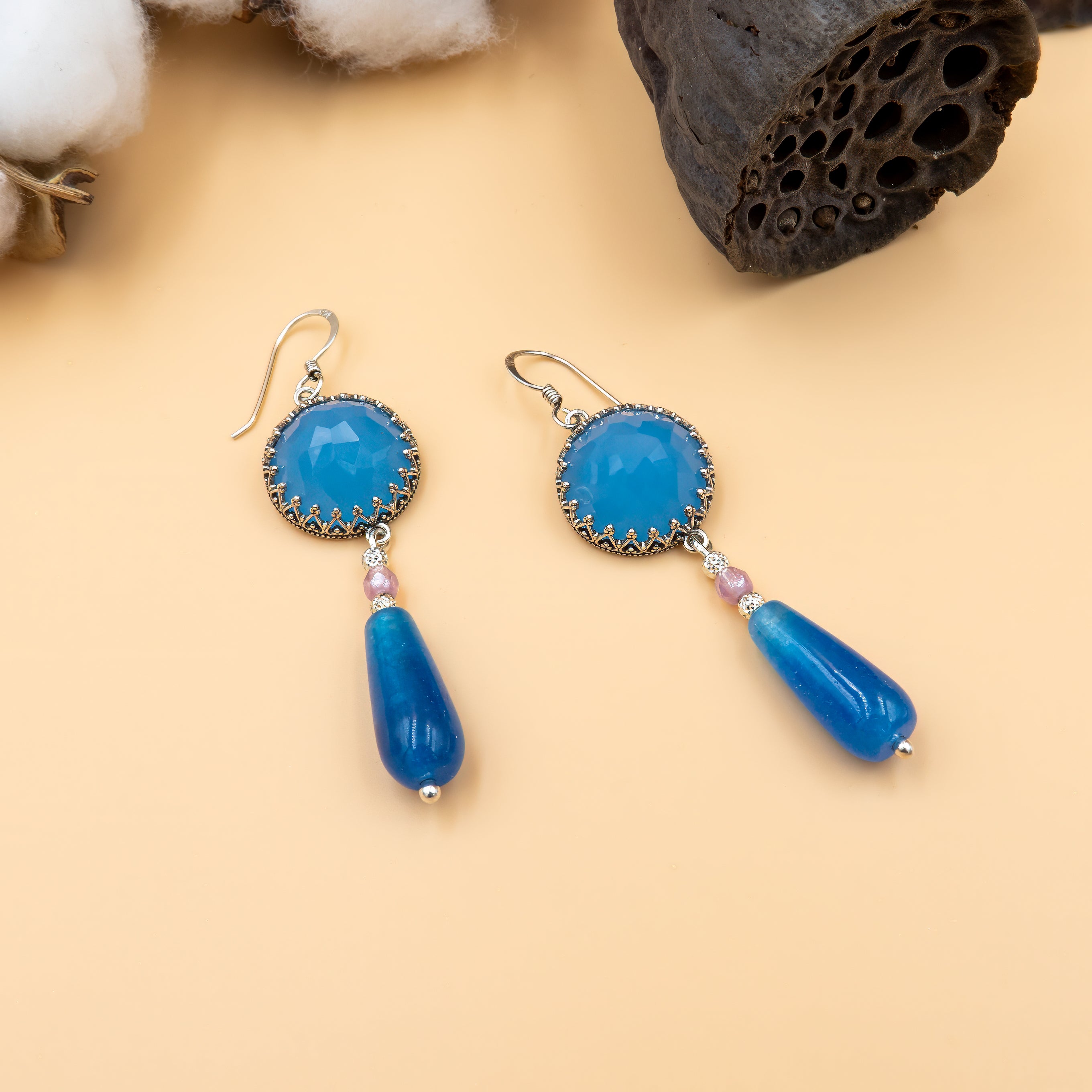 עגילים תלוים מכסף עם אופליט ואגת כחולים