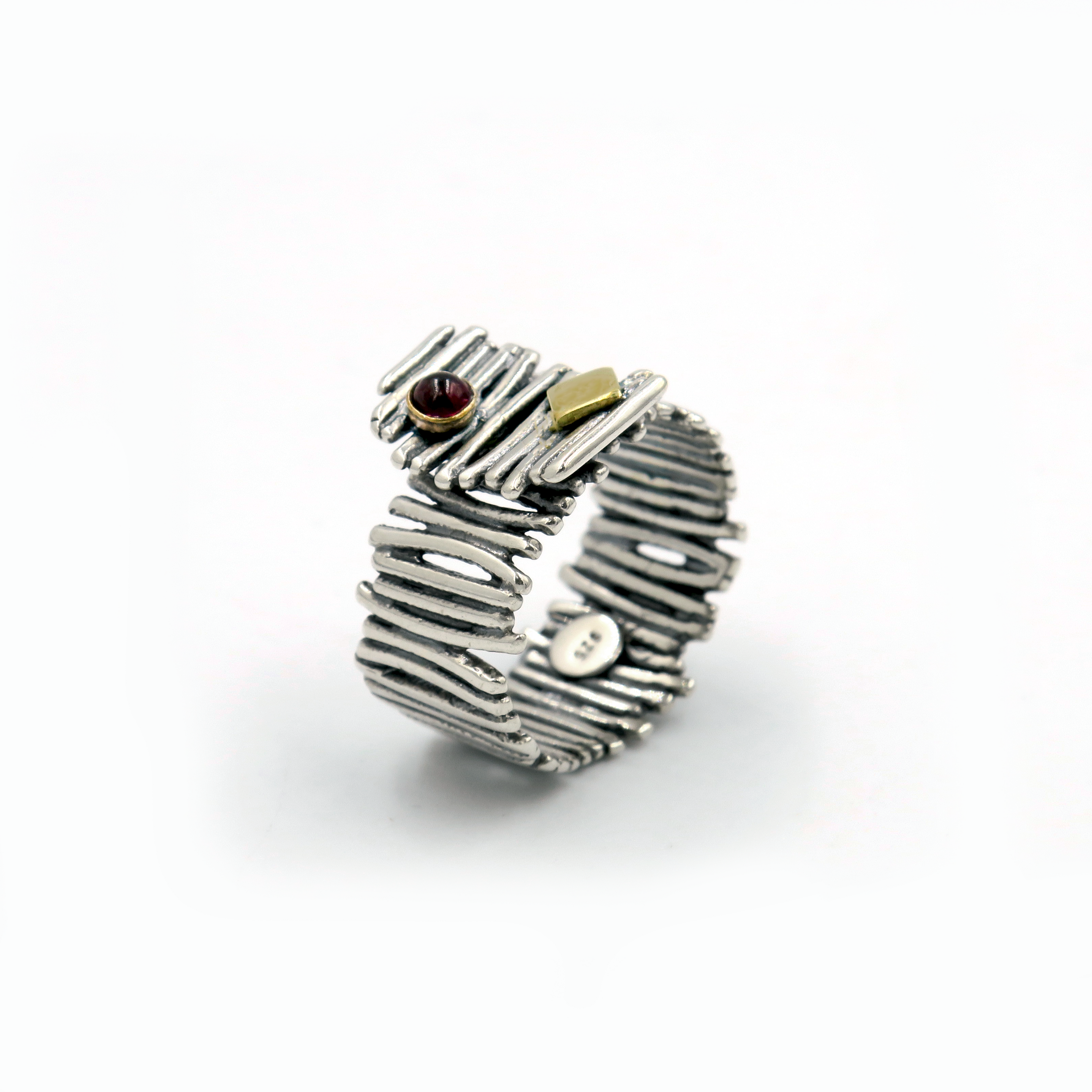 טבעת כסף עם אבן גארנט