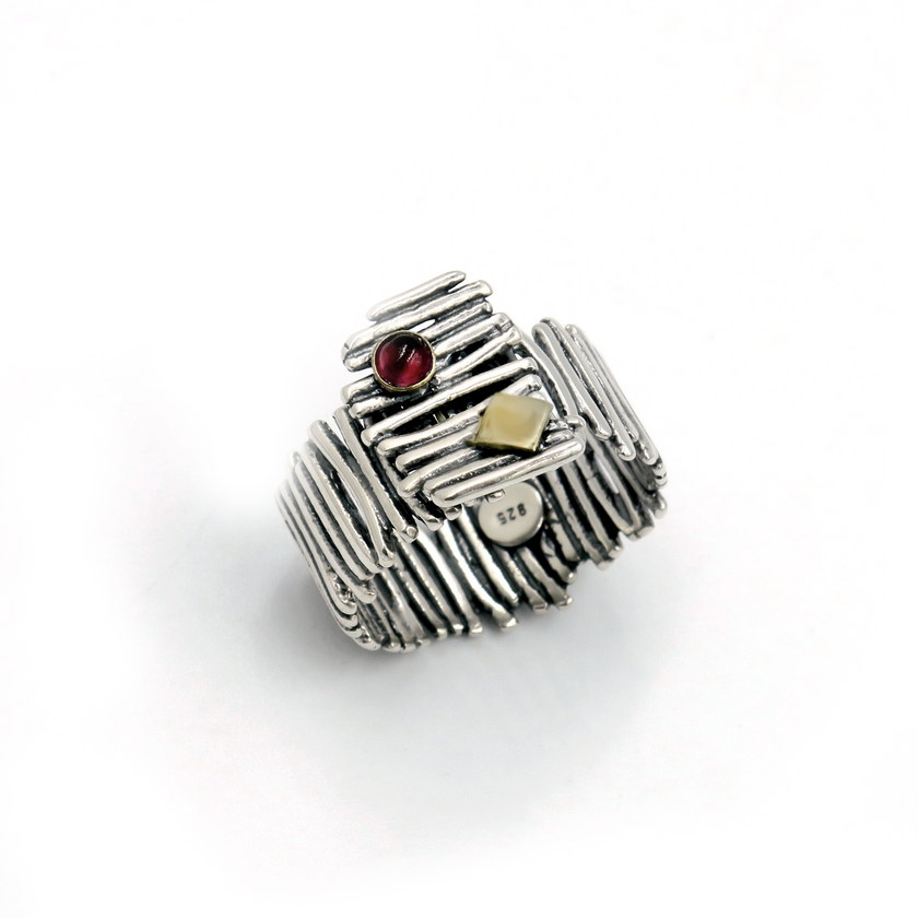 טבעת כסף עם אבן גארנט