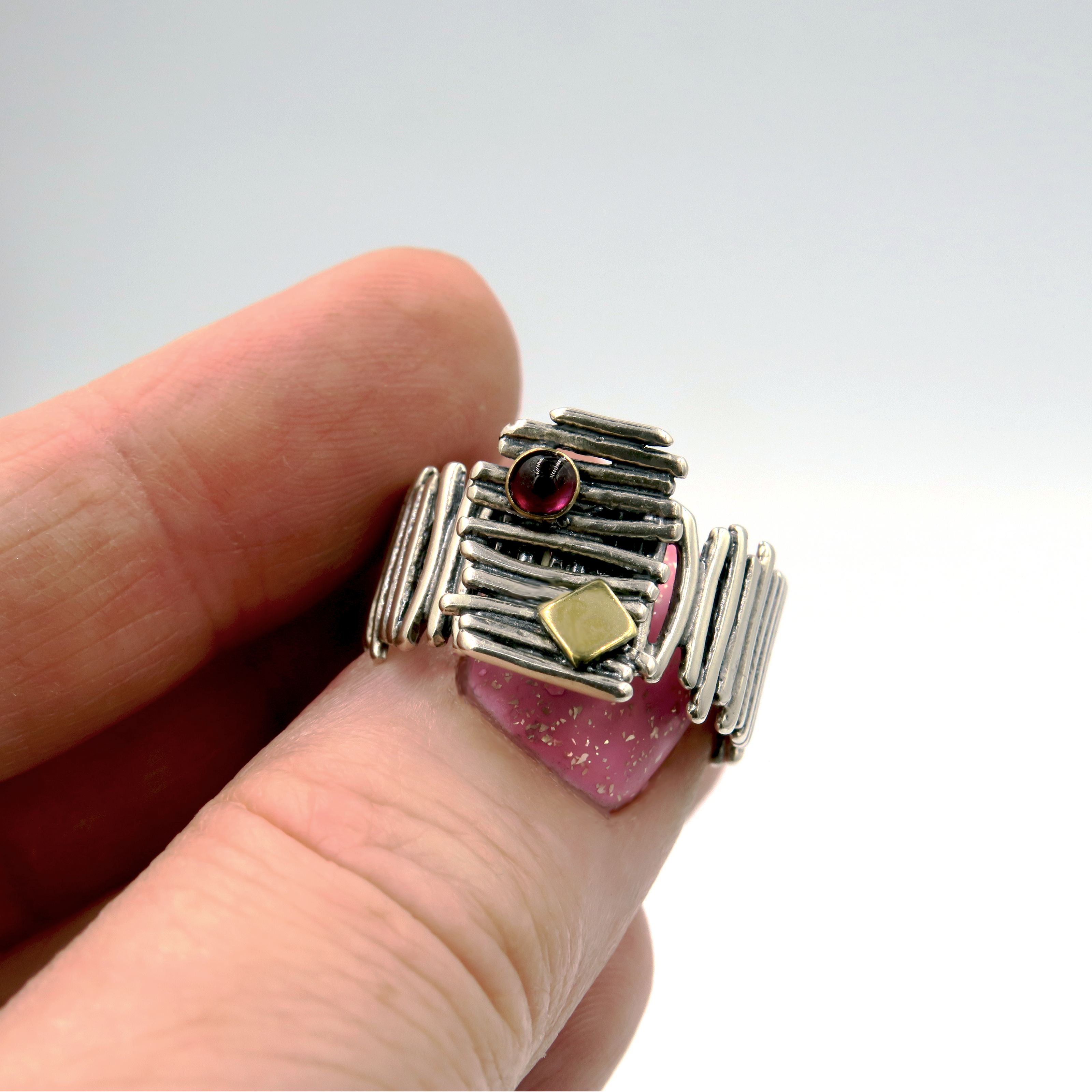 טבעת כסף עם אבן גארנט