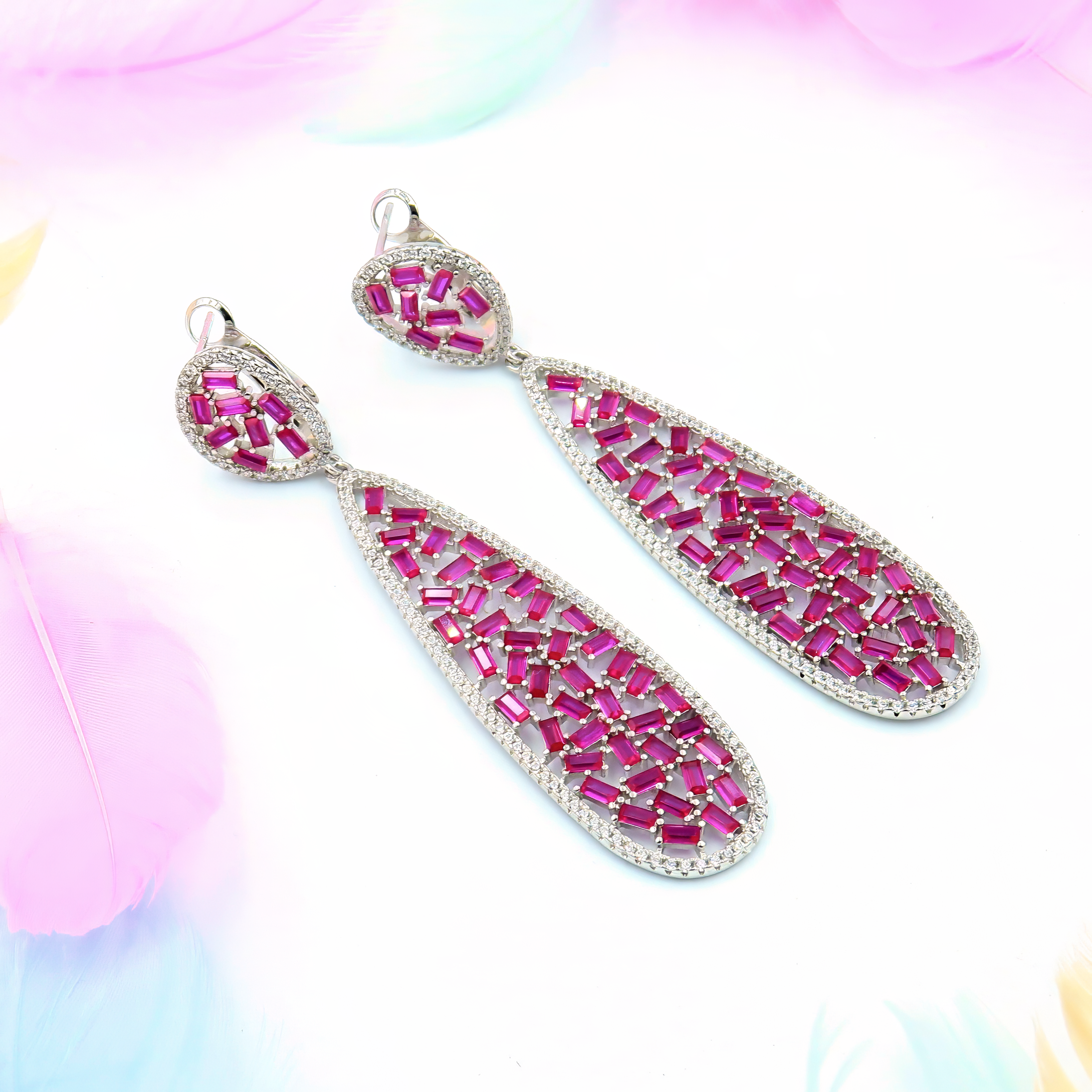 עגילי כסף ארוכים לנשים עם קריסטלים נוצצים בגווני רובי אדום עמוק – תכשיט יוקרתי שמשדר נשיות, עוצמה ואלגנטיות, מושלם לערב, אירועים וחגיגות.
#עגילי_כסף_יוקרתיים #קריסטלים_רובי #תכשיטי_ערב #עגילים_אדומים #תכשיטים_לאישה #תכשיטי_יוקרה