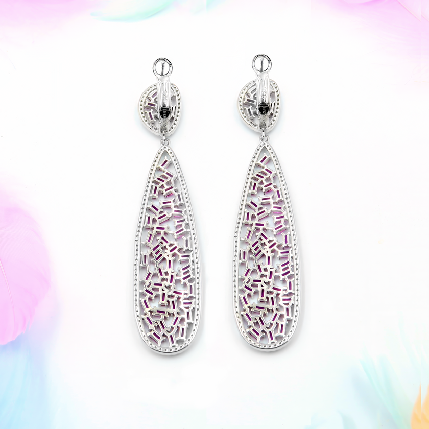 עגילים ארוכים מכסף סטרלינג עם אבני קריסטל בגווני ירוק ברקת – עיצוב מרשים עם נוכחות מעודנת, שילוב של אלגנטיות, עומק וצבע יוצא דופן.
#עגילים_לתשומת_לב #עגילי_ירוק_אזמרגד #תכשיטי_אבן_חודש_מאי #תכשיטי_נשים_מעוצבים #קריסטלים_ירוקים