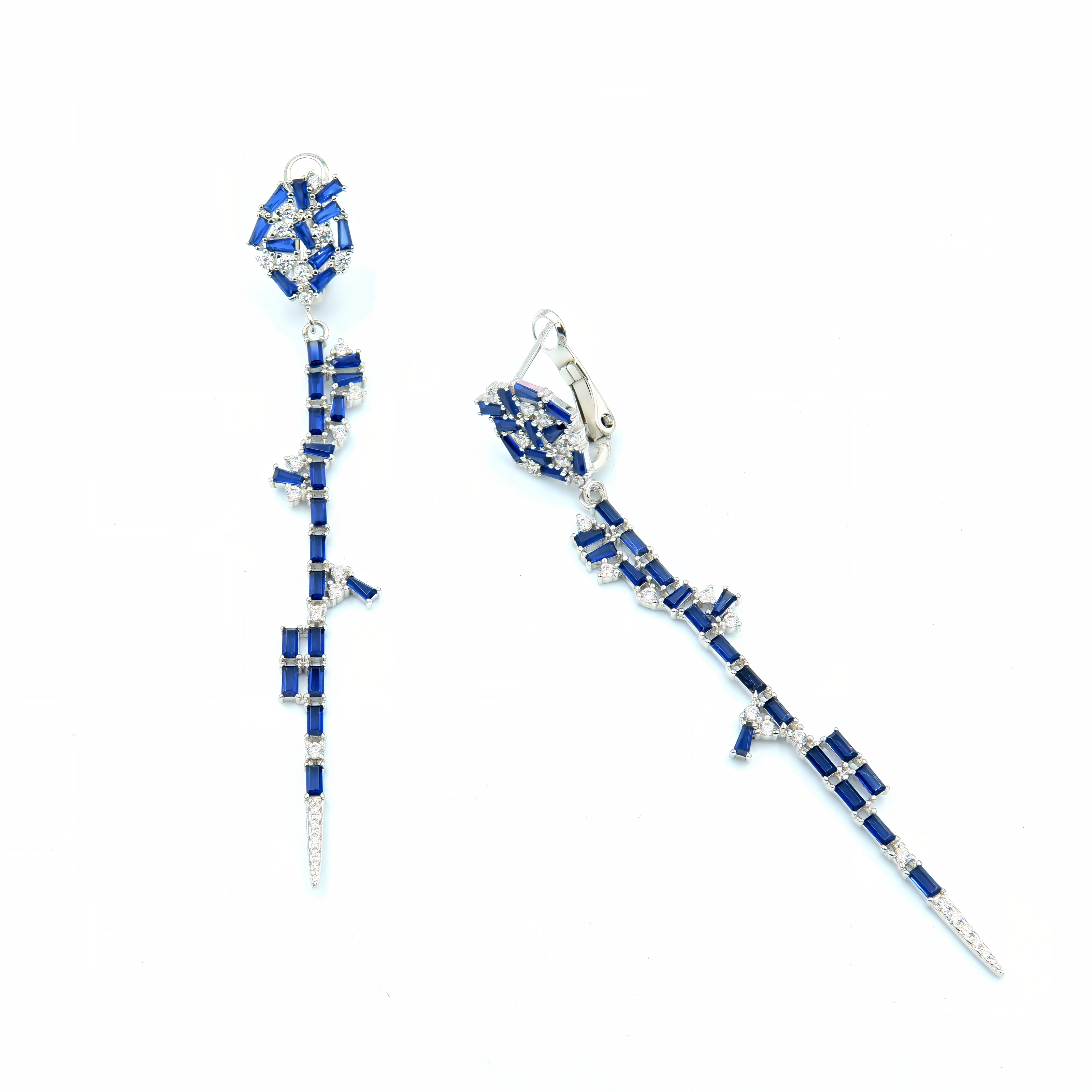 עגילי כסף יוקרתיים ואלגנטיים לנשים עם קריסטלים נוצצים בגווני ספיר כחול עמוק – עגילים בעיצוב ארוך ועדין שמביאים איתם מראה מלכותי, רגוע ומודרני, מושלם לערב אלגנטי, שמלות ערב ולאירועים מיוחדים. עשויים מכסף סטרלינג 925, קלילים ונוחים לענידה לאורך זמן.
#עגילי_כסף_יוקרתיים #קריסטלים_ספיר #עגילים_כחולים #תכשיטי_ערב #תכשיטים_מעוצבים #כסף925 #סטייל_נשי #תכשיטים_אלגנטיים